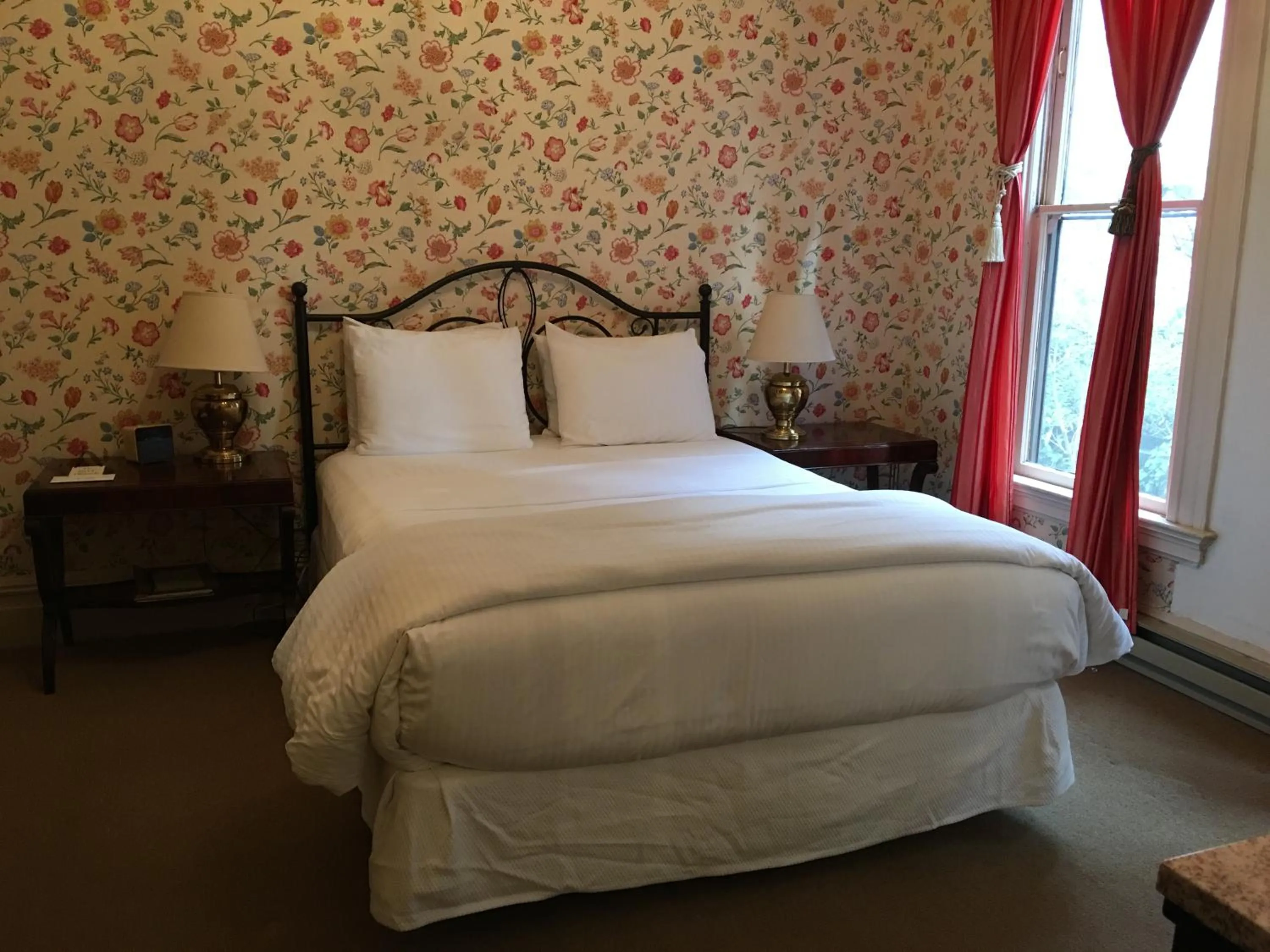 Bed in Cowper Inn
