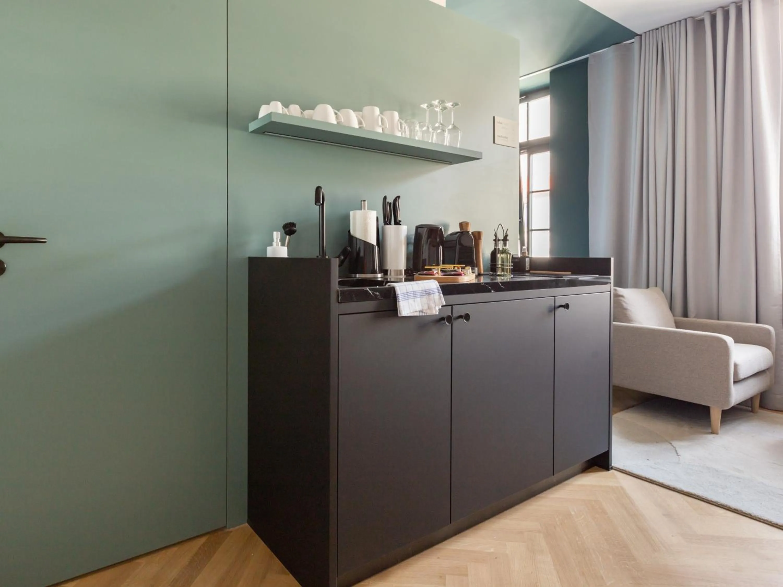 Kitchen or kitchenette, Bed in Limehome Rottenburg am Neckar Poststraße