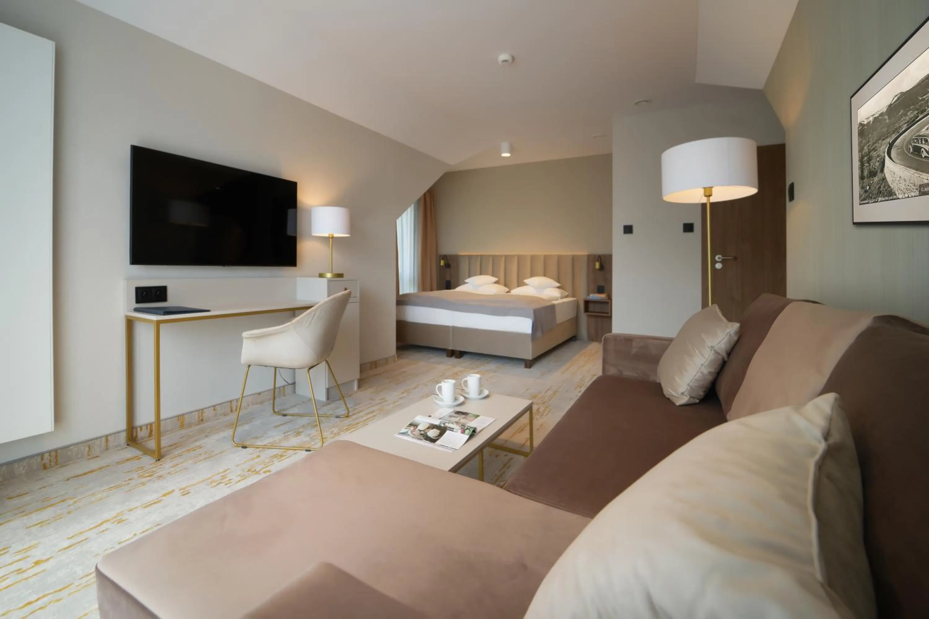 Communal lounge/ TV room, Bed in Five Seasons Szklarska Poręba