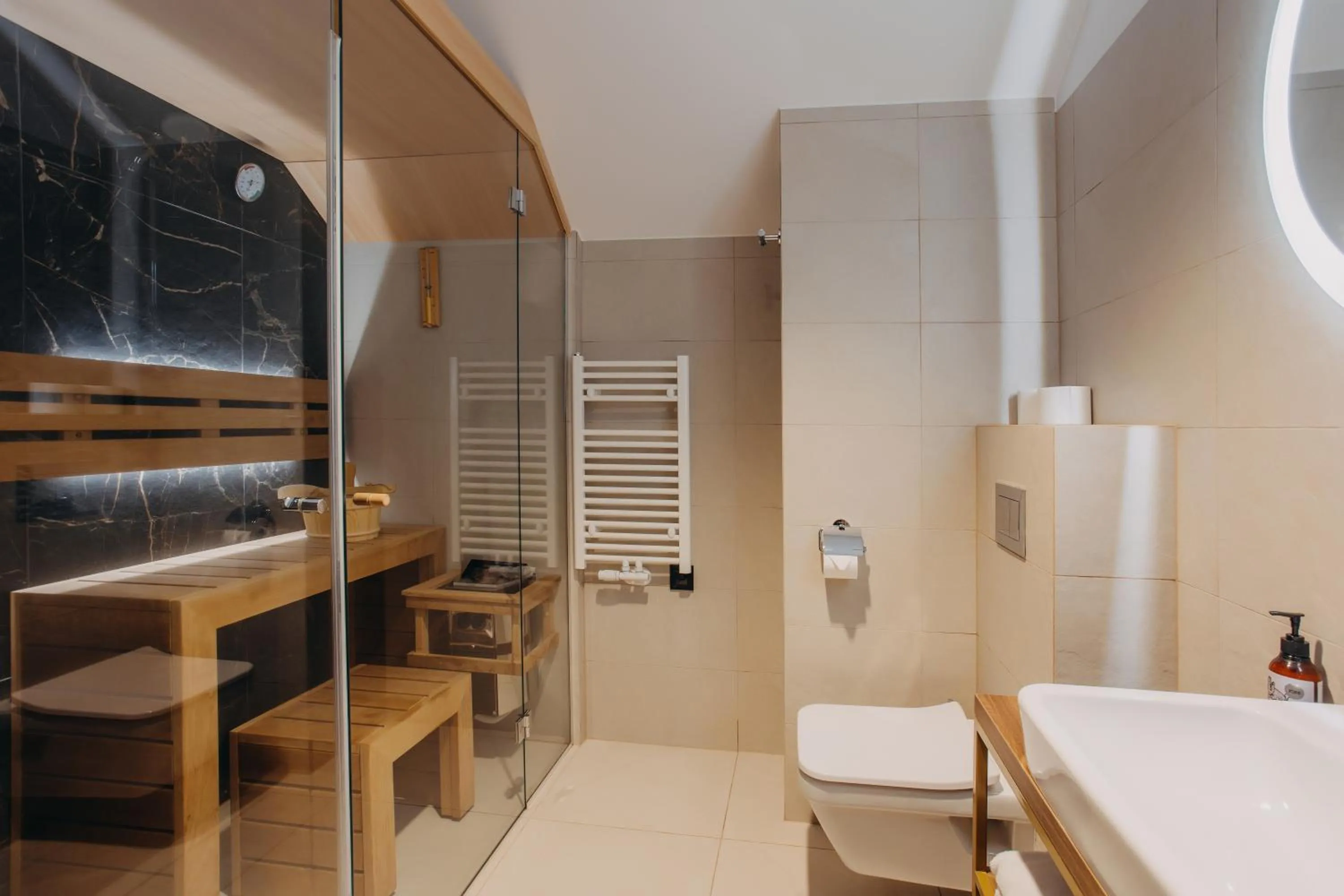 Shower in Five Seasons Szklarska Poręba