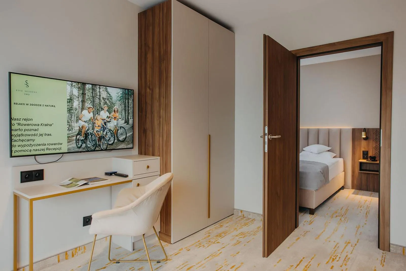 Shower, Bed in Five Seasons Szklarska Poręba