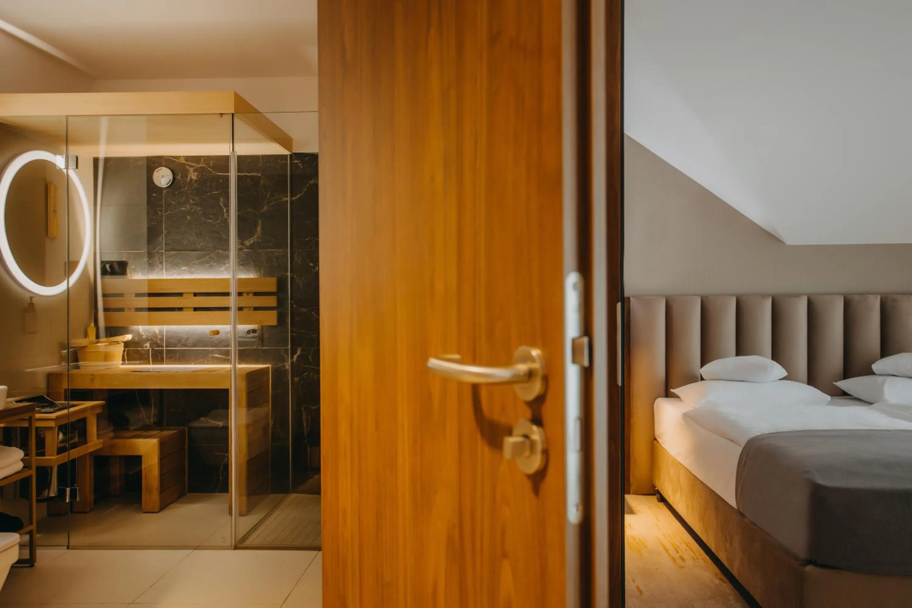 Toilet, Bed in Five Seasons Szklarska Poręba