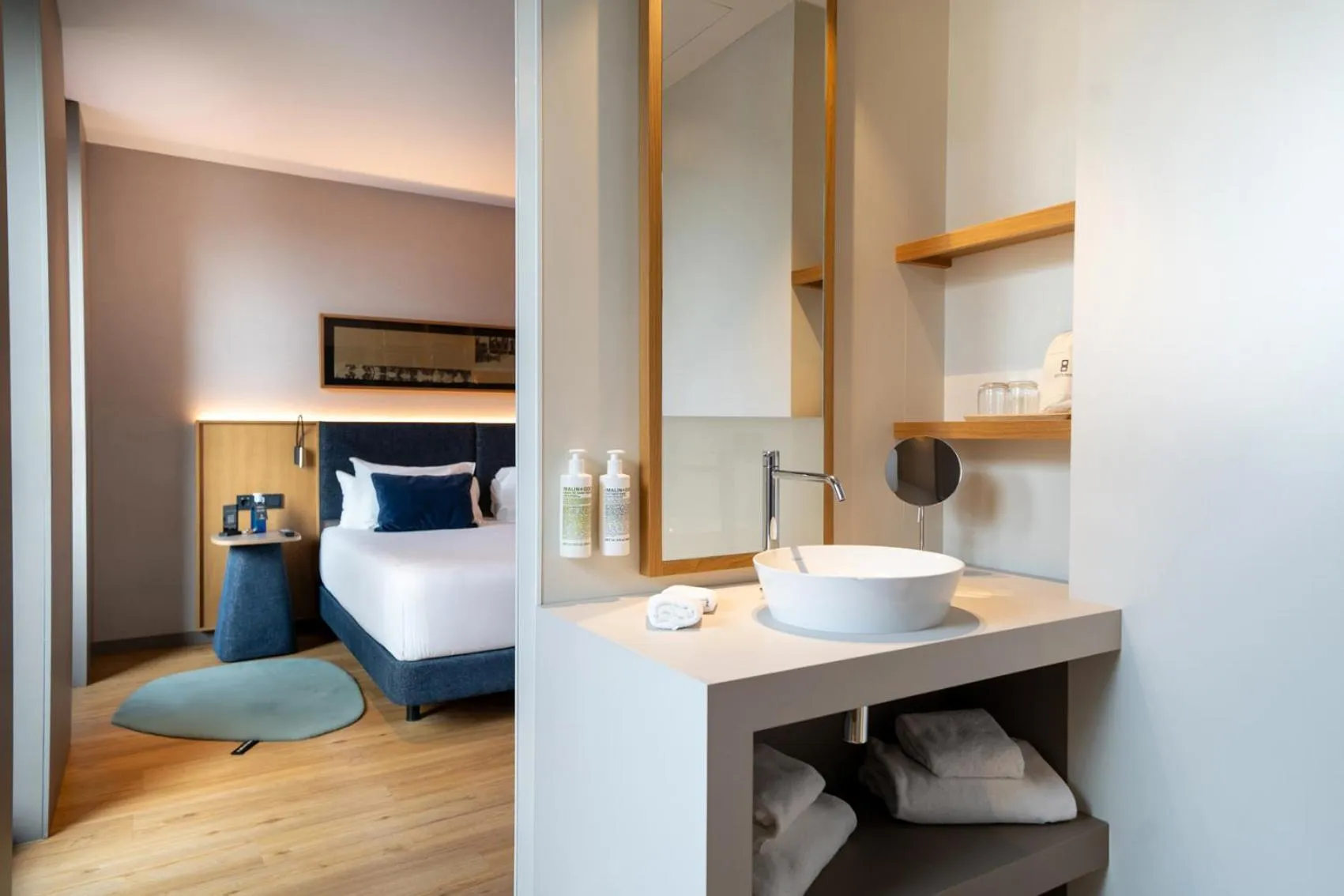 Bathroom, Bed in Ocean Drive Madrid