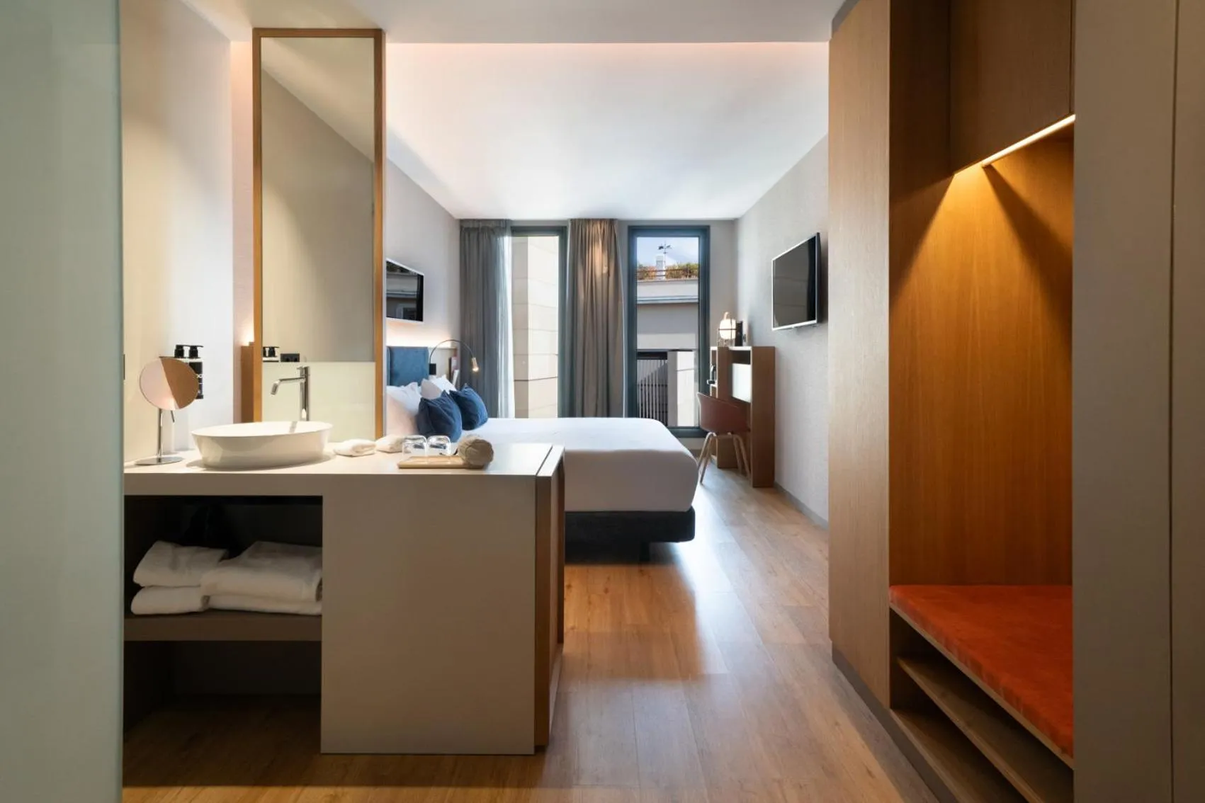 Photo of the whole room, Bed in Ocean Drive Madrid