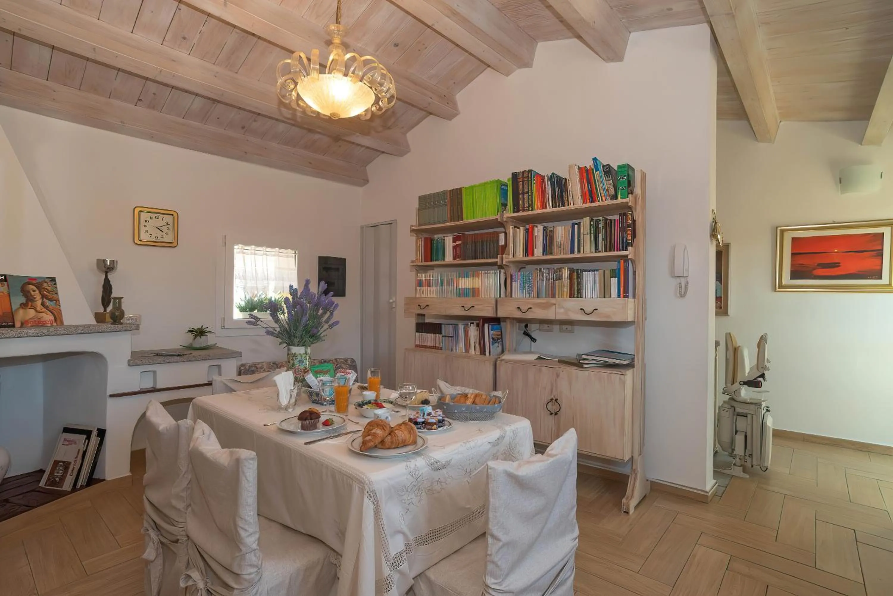 Library in La casa del pittore