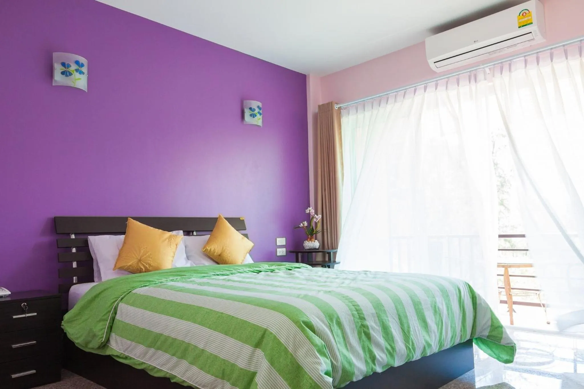 Photo of the whole room, Bed in Nam Talay Resort