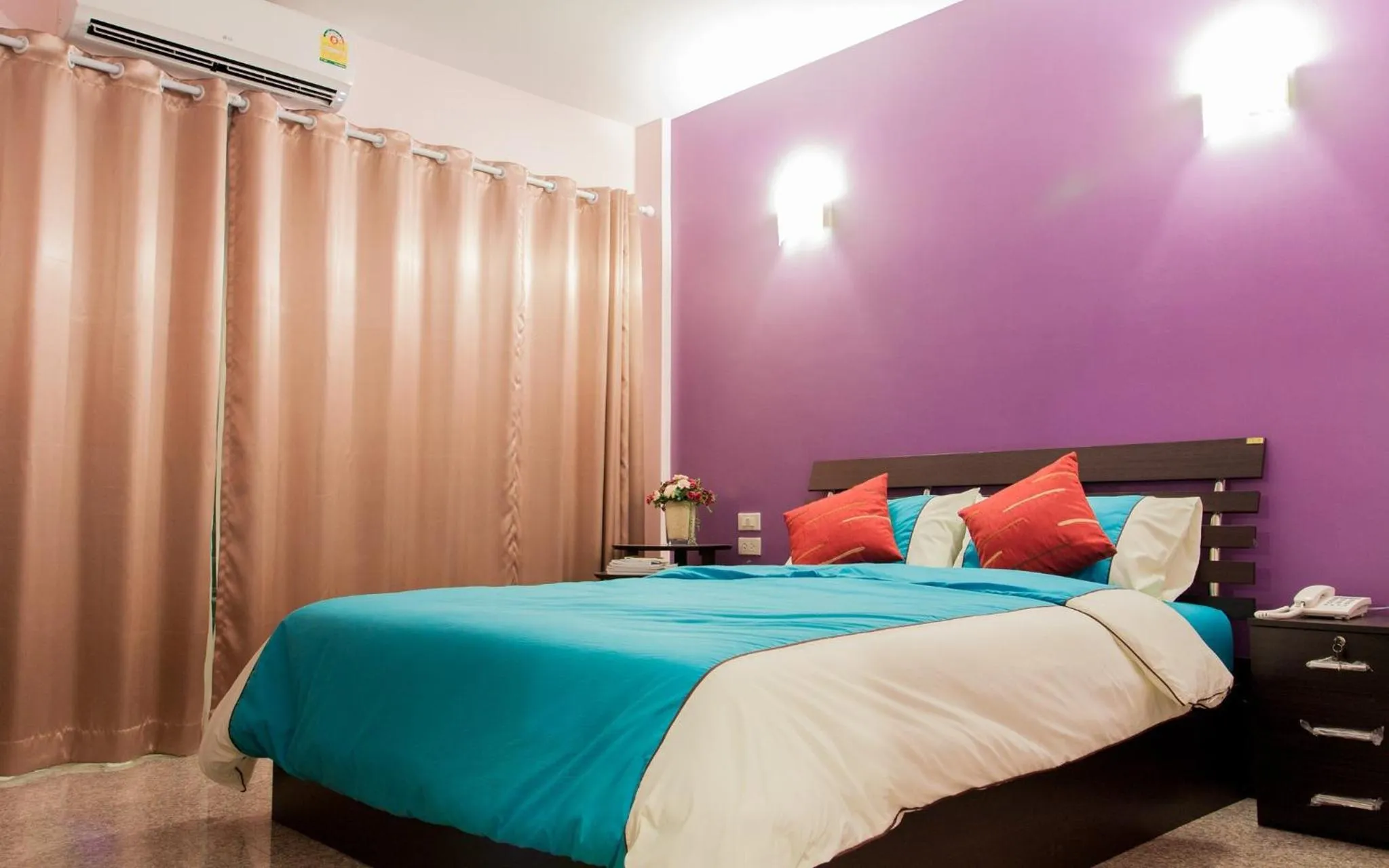 Bed in Nam Talay Resort