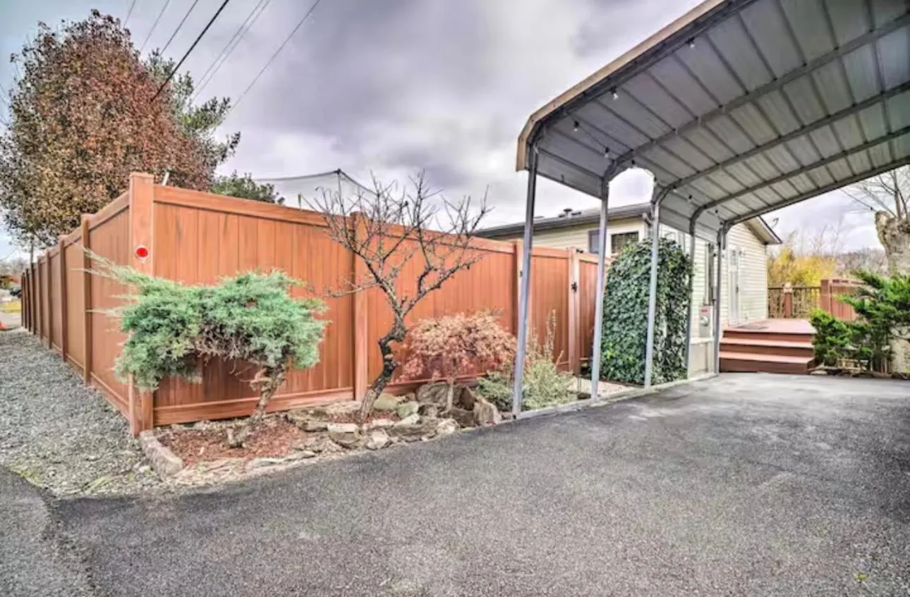 Private Pet Friendly Home Near Exotic Deer Farm Close to Pigeon Forge, Gatlinburg TN