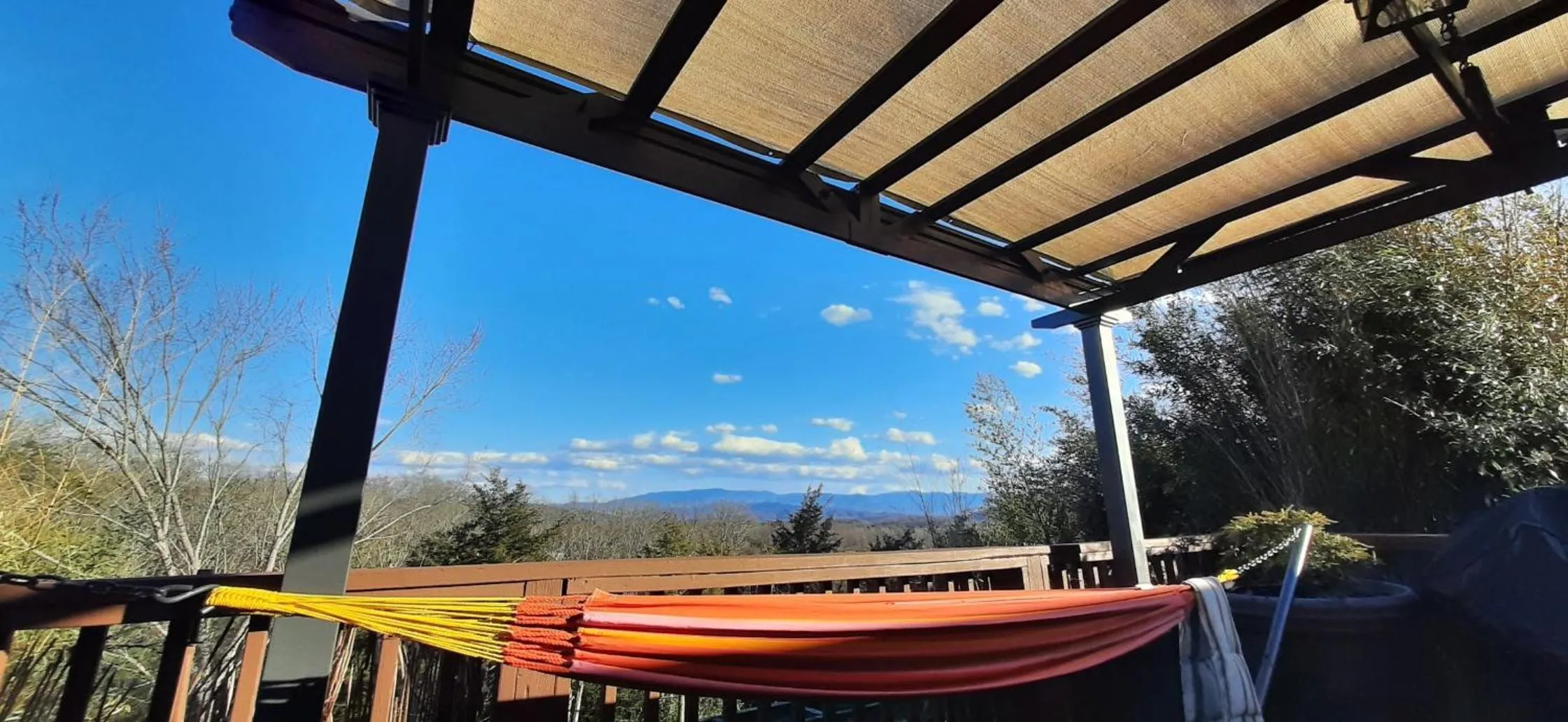 Three-Bedroom House in Private Pet Friendly Home Near Exotic Deer Farm Close to Pigeon Forge, Gatlinburg TN
