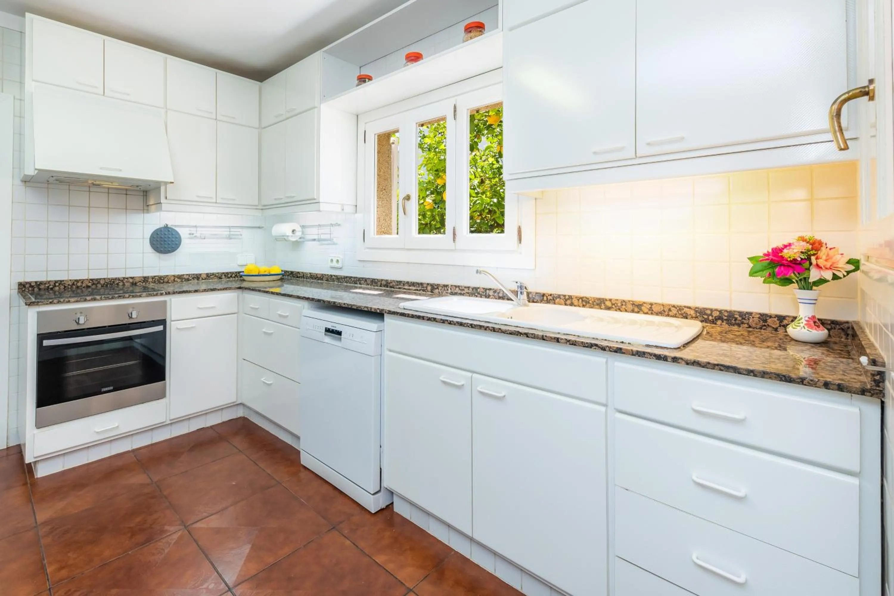 Kitchen or kitchenette in Villa Paca