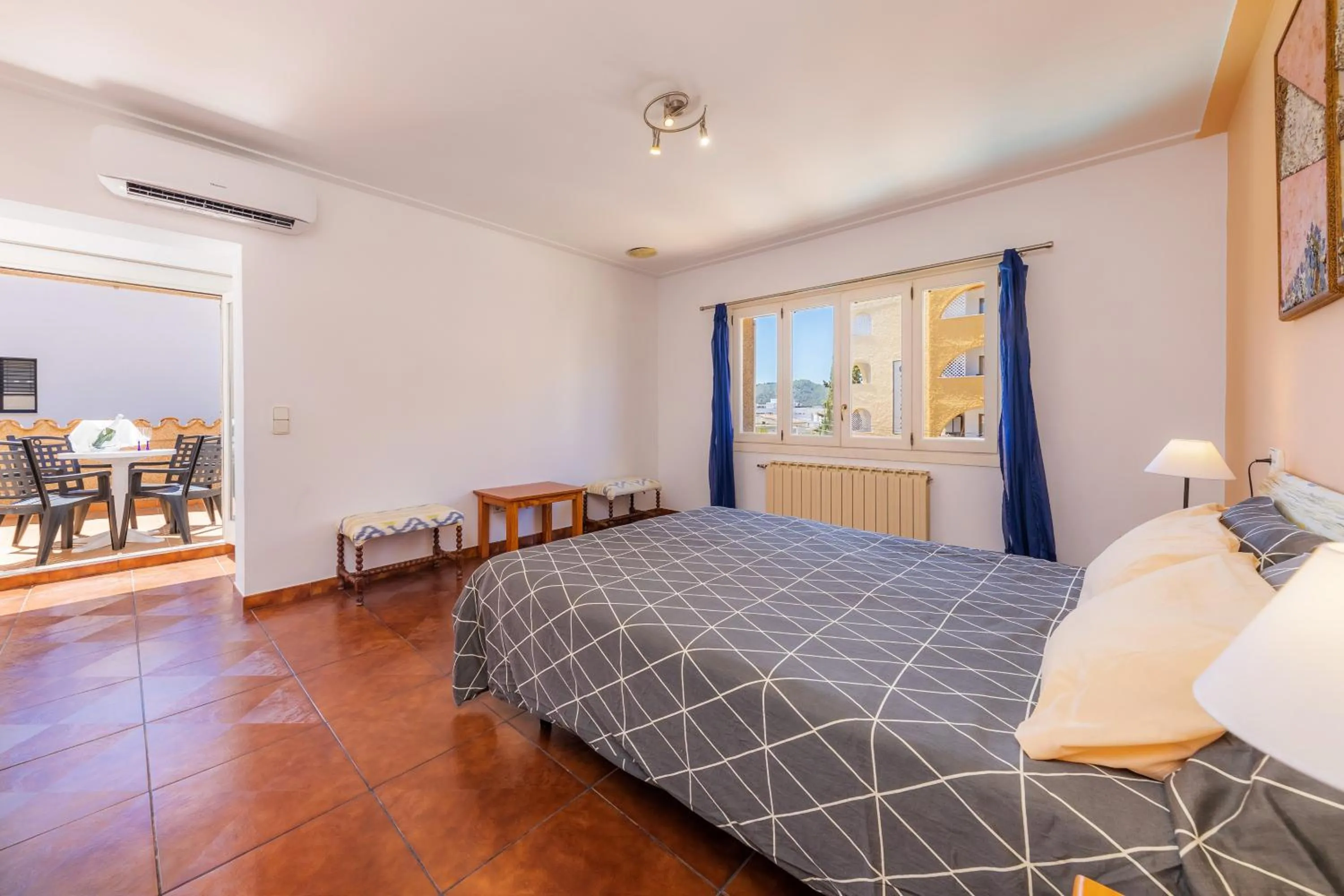 Living room, Bed in Villa Paca