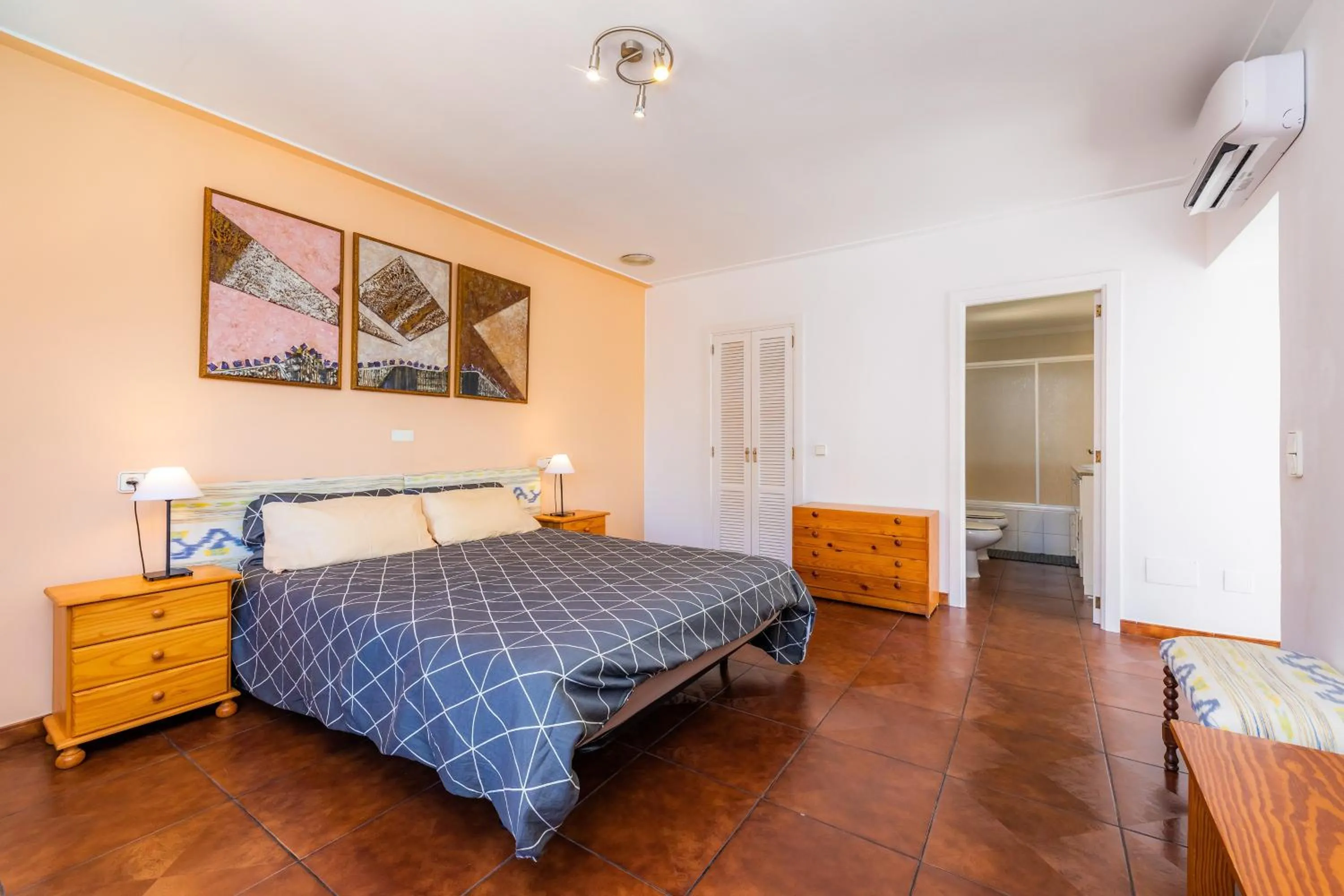 Living room, Bed in Villa Paca