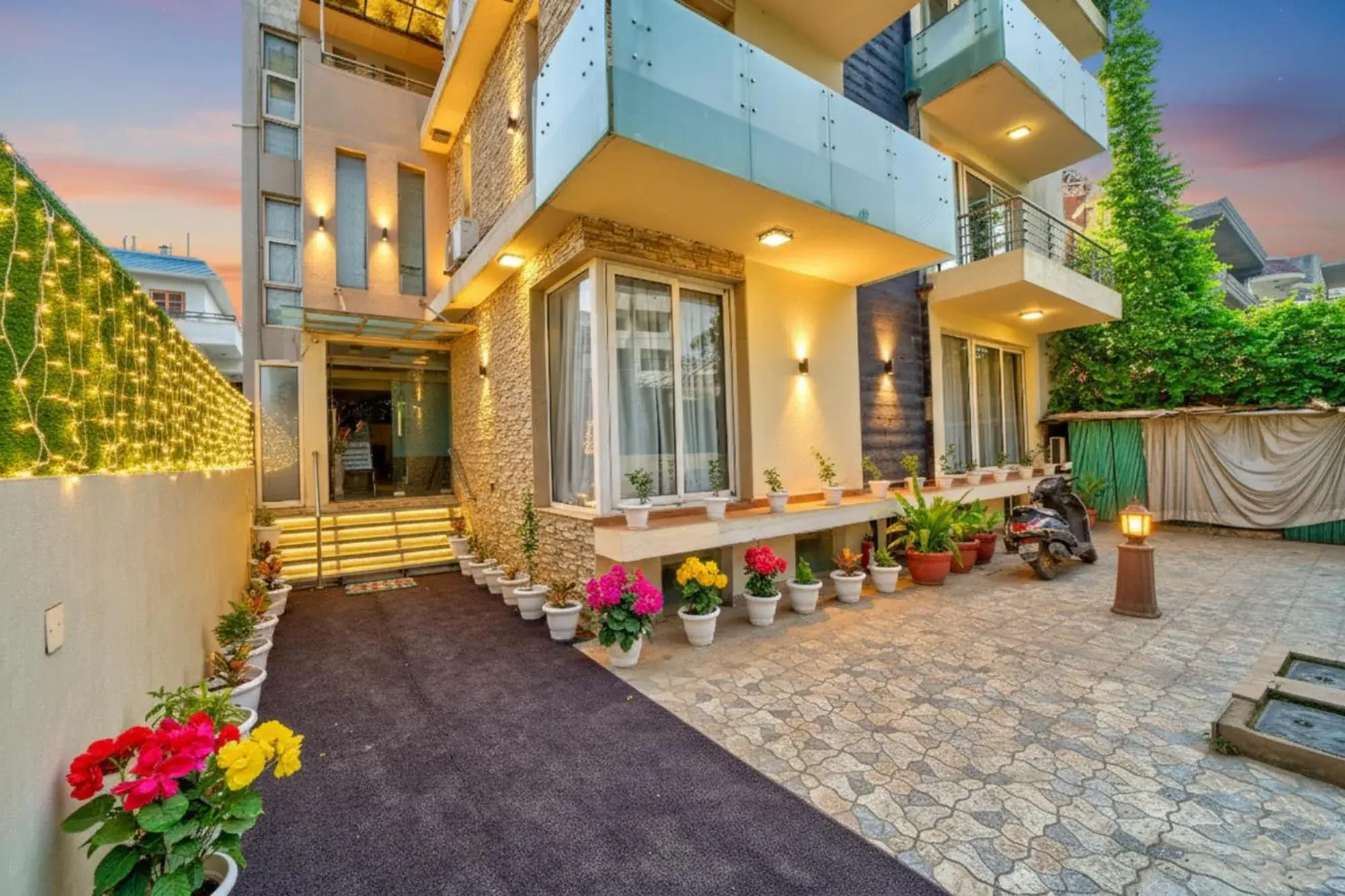 Facade/entrance in FabHotel Rivlet Facade/entrance in FabHotel Rivlet