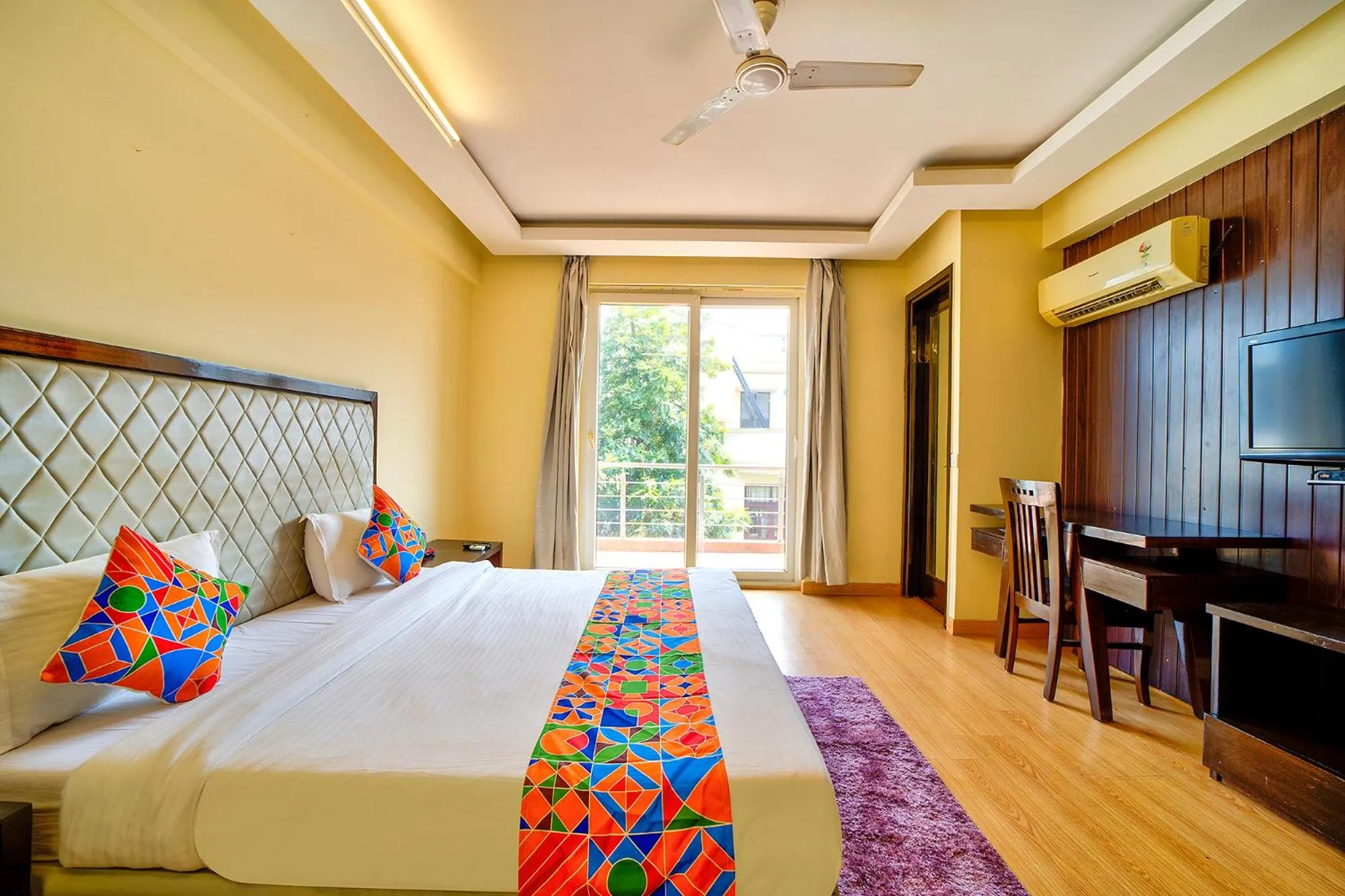 Communal lounge/ TV room, Bed in FabHotel Rivlet