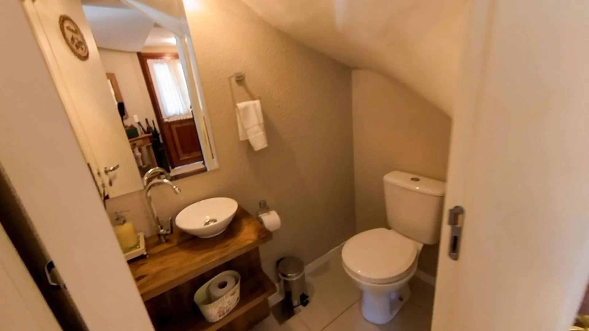 Toilet in Charme e Conforto em Canela (Centro/3 dorm)