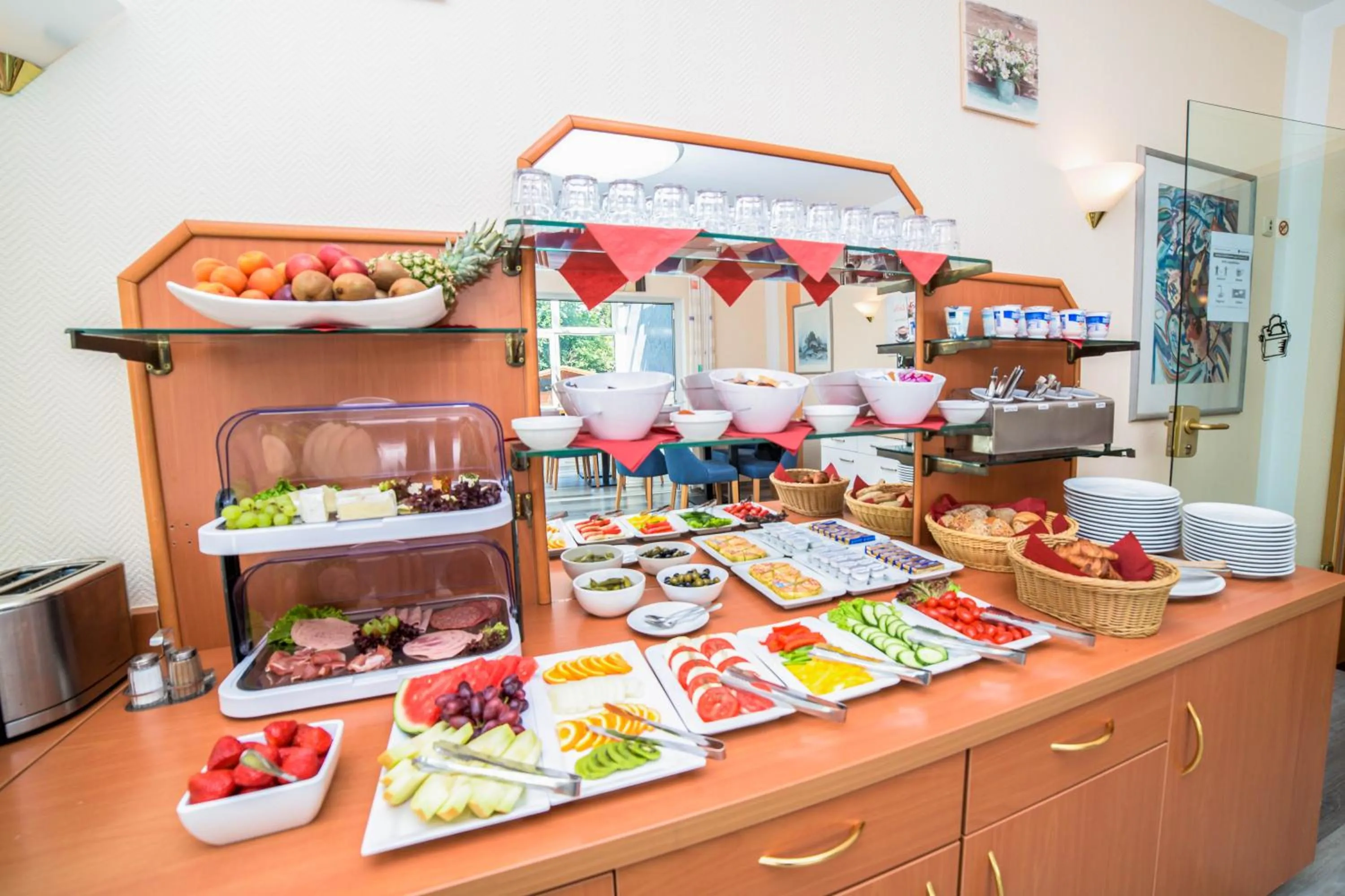 Breakfast in Hotel Opal