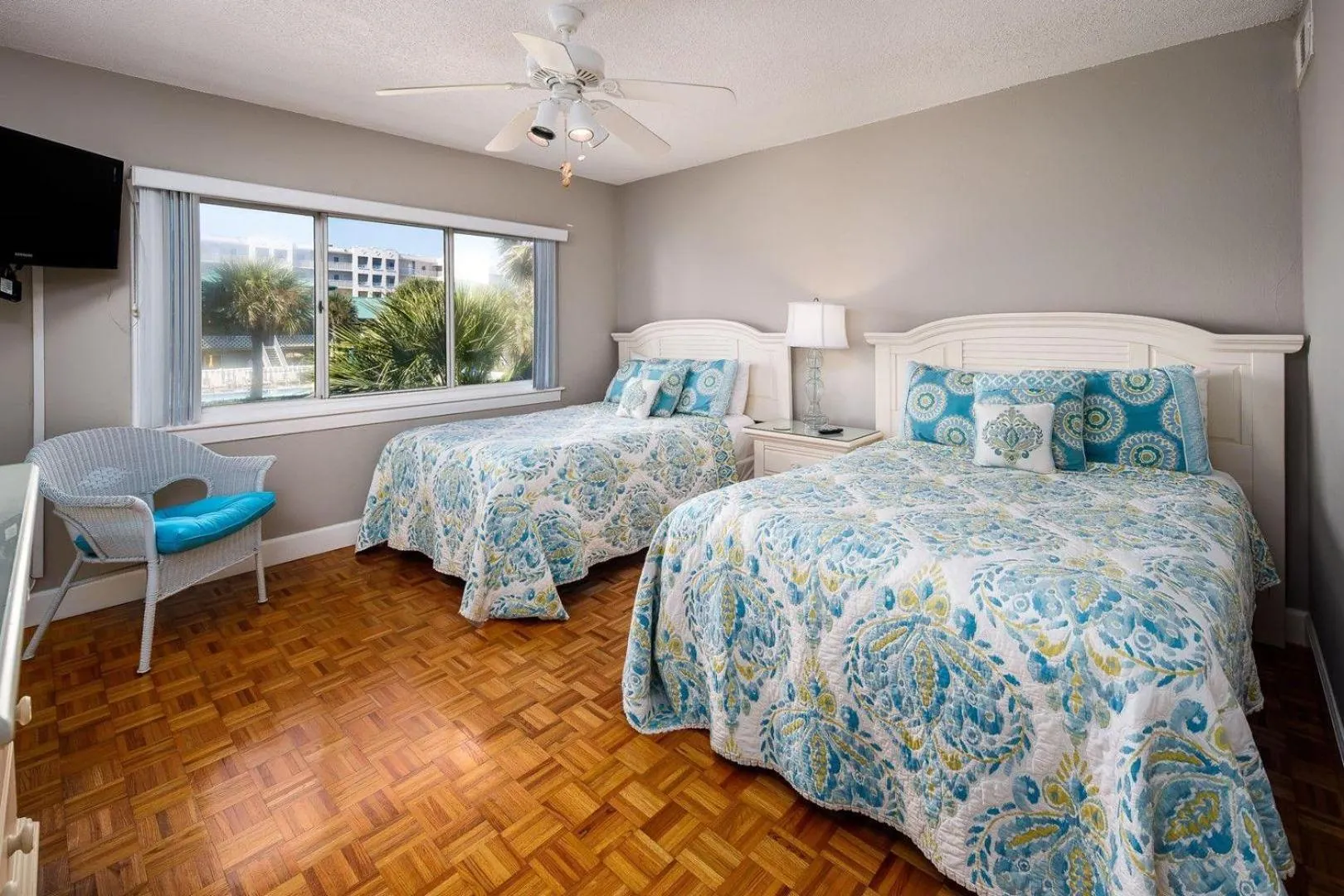 Bed in Seaspray Condos 115A