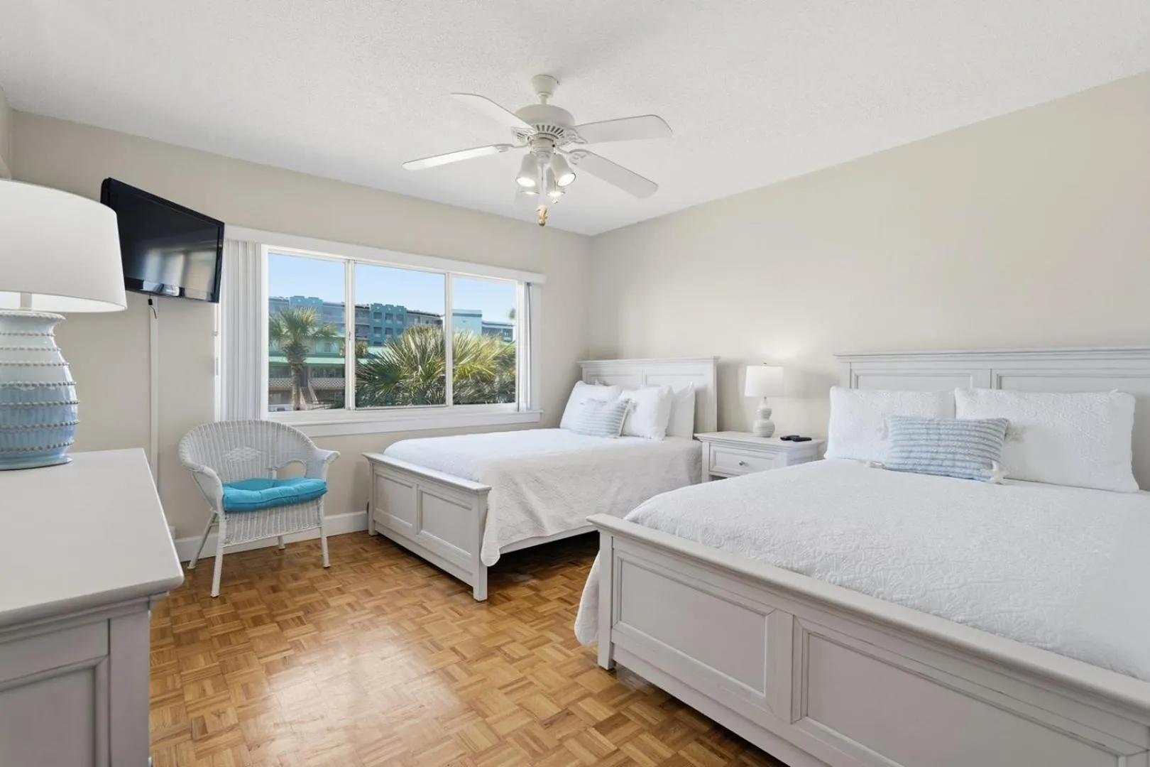 Bed in Seaspray Condos 115A