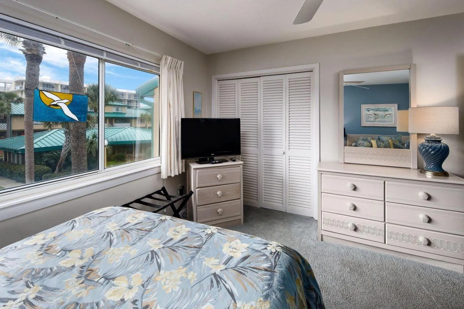 Bed in Seaspray Condos 109B