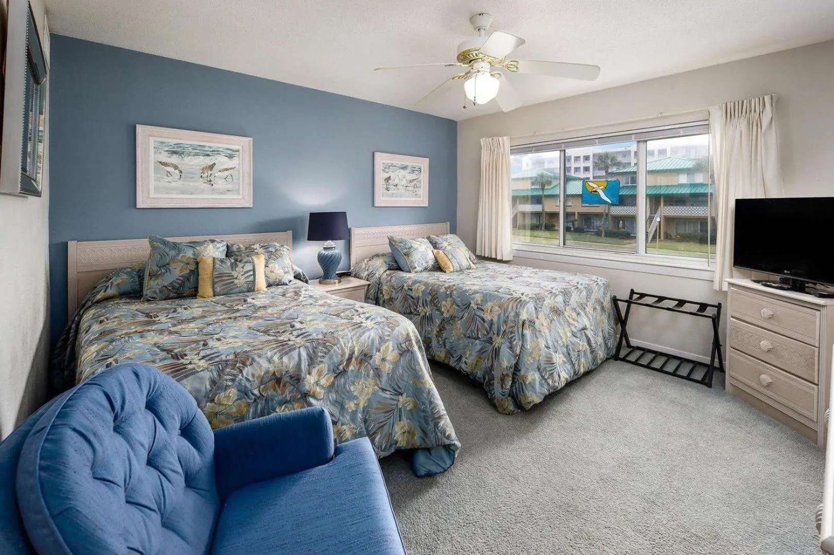 Bed in Seaspray Condos 109B