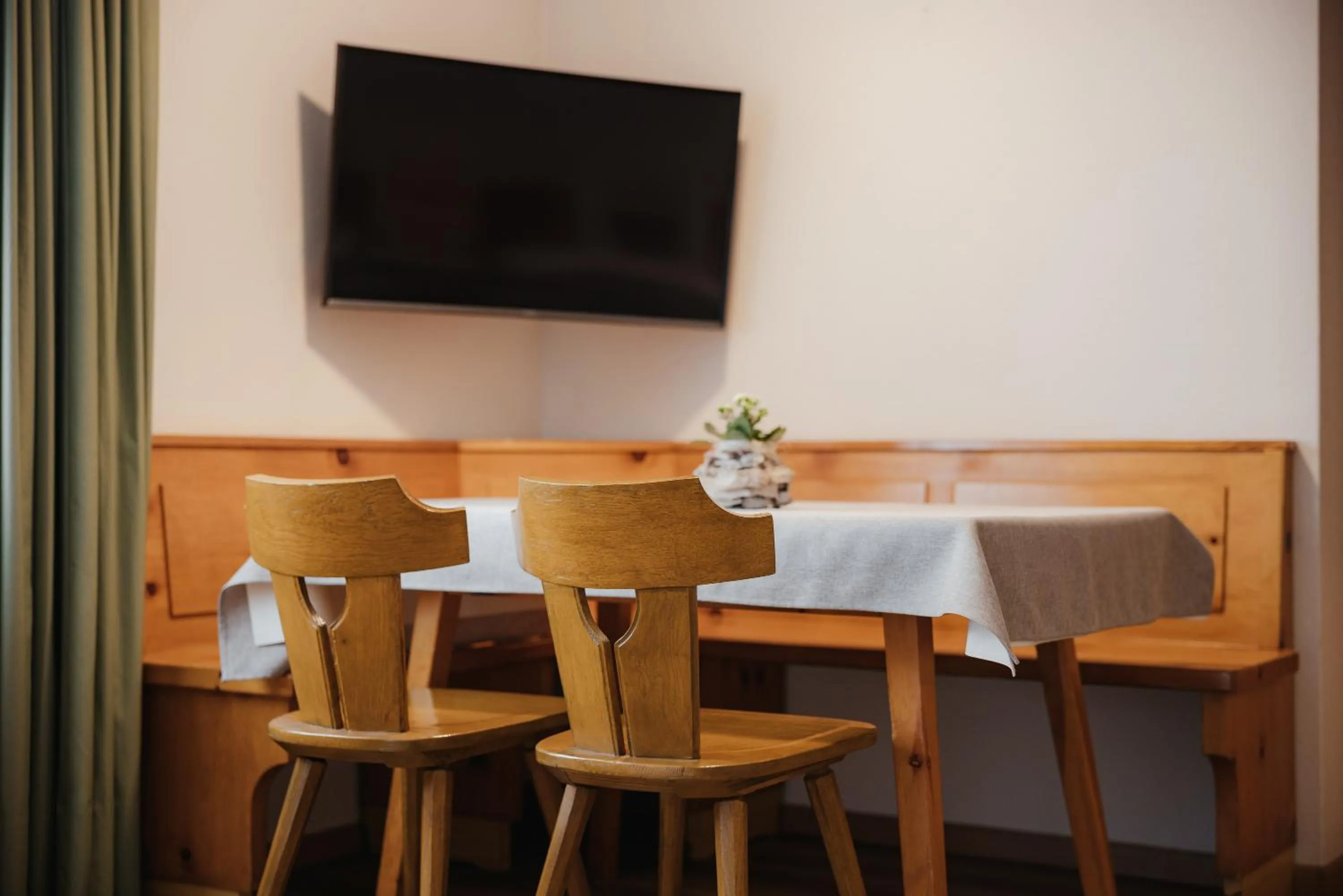 Communal lounge/ TV room in Residence Arche Noah - Colfosco