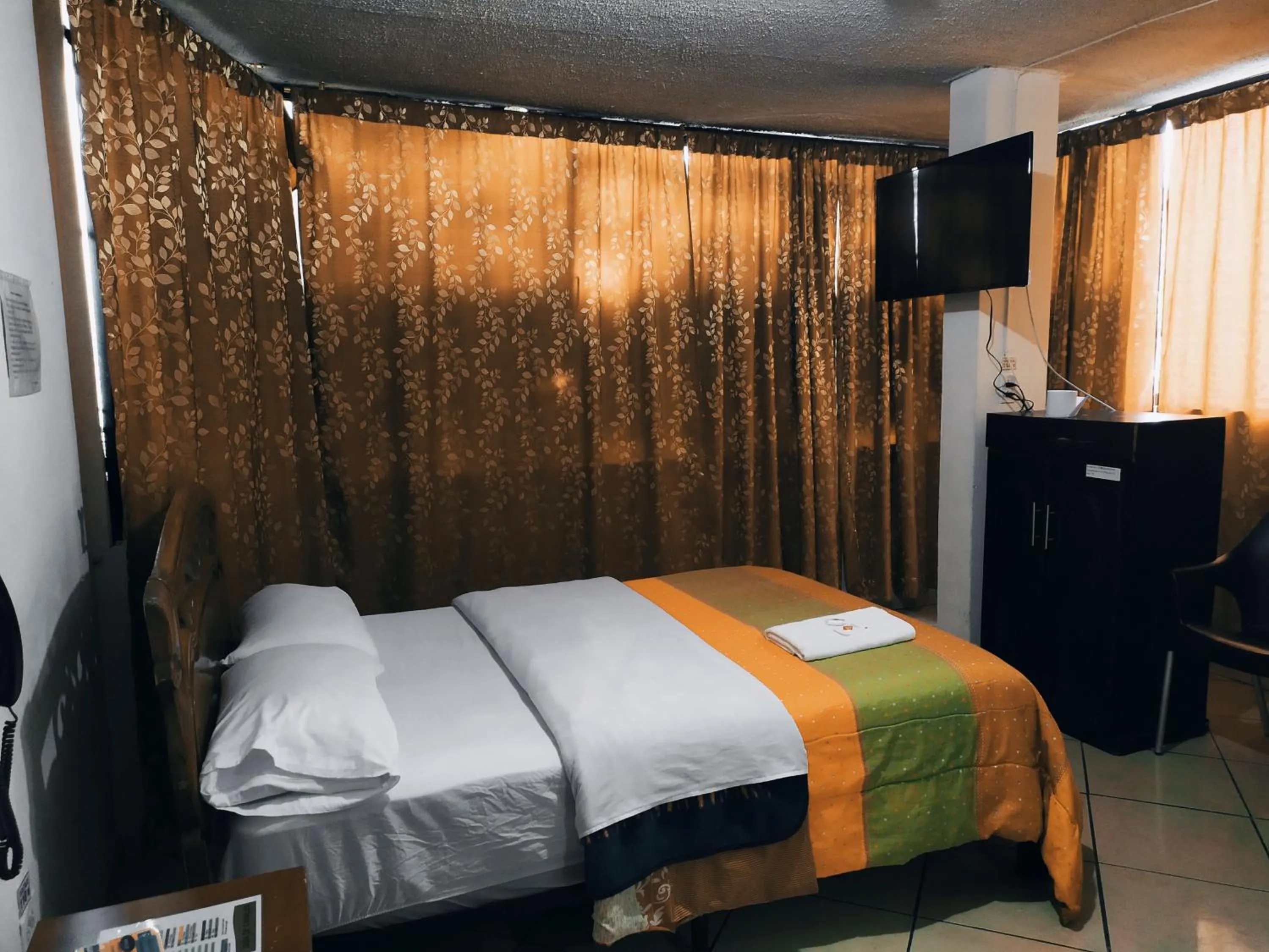 Communal lounge/ TV room, Bed in Hostal Ajavi del Sur