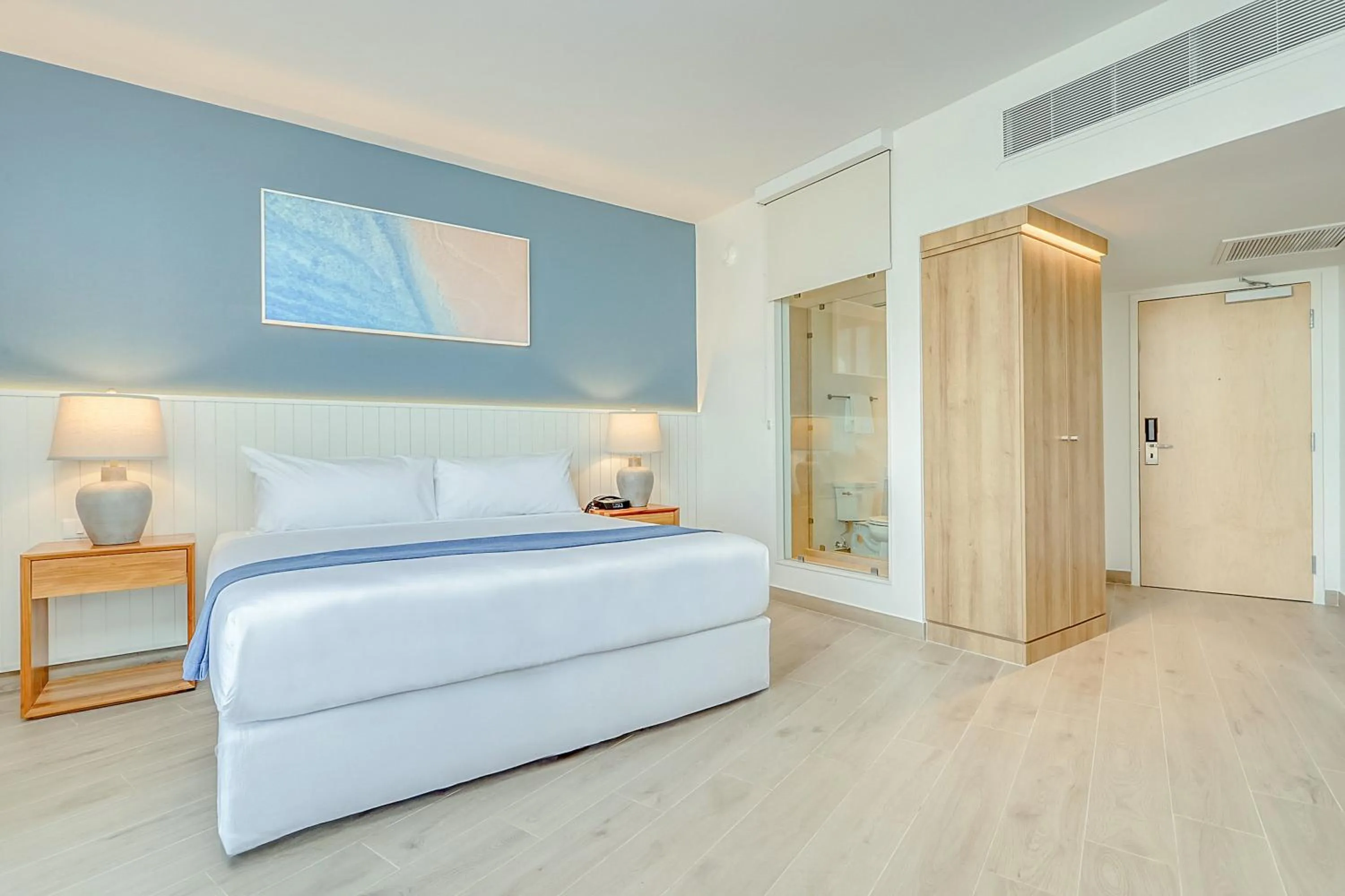 Bedroom, Bed in Fort George Hotel and Spa