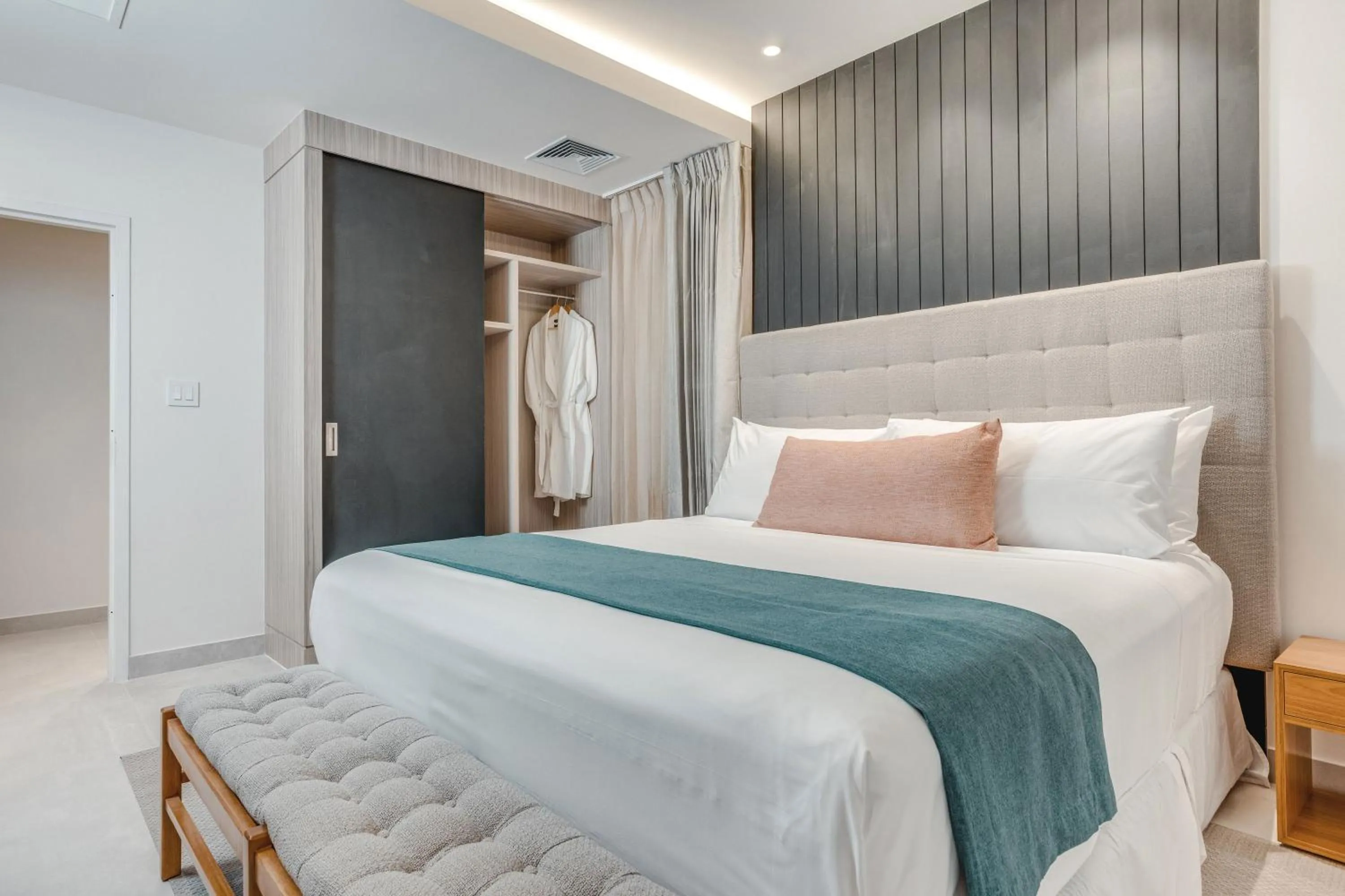 Bedroom, Bed in Fort George Hotel and Spa