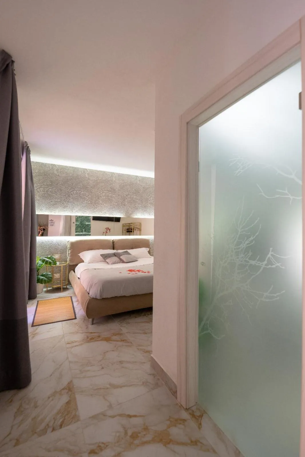 Bedroom, Bed in ETNEA 208 LUXURY JACUZZI SUITE Catania