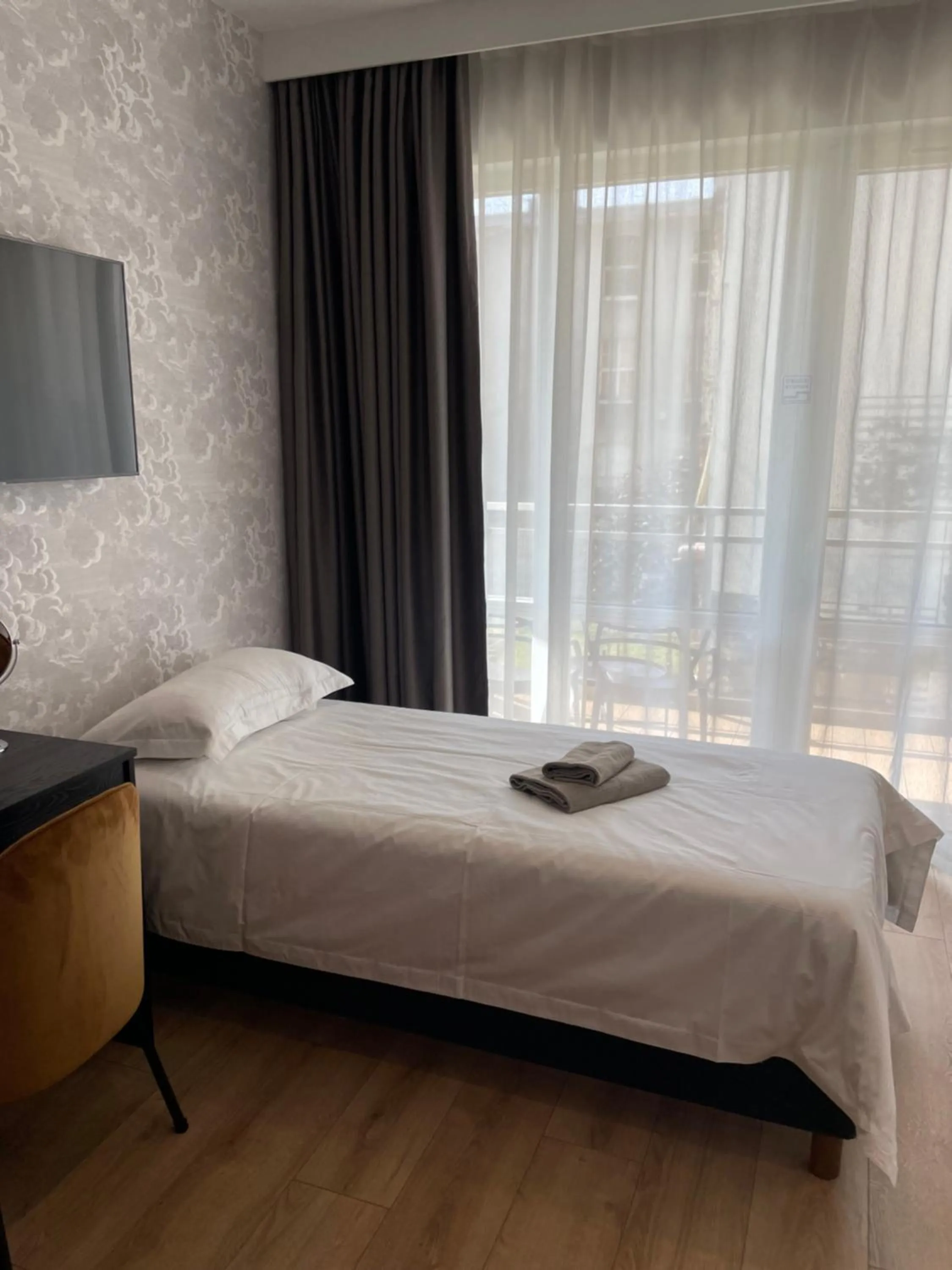 Bed in Patio Riverfront Aparthotel