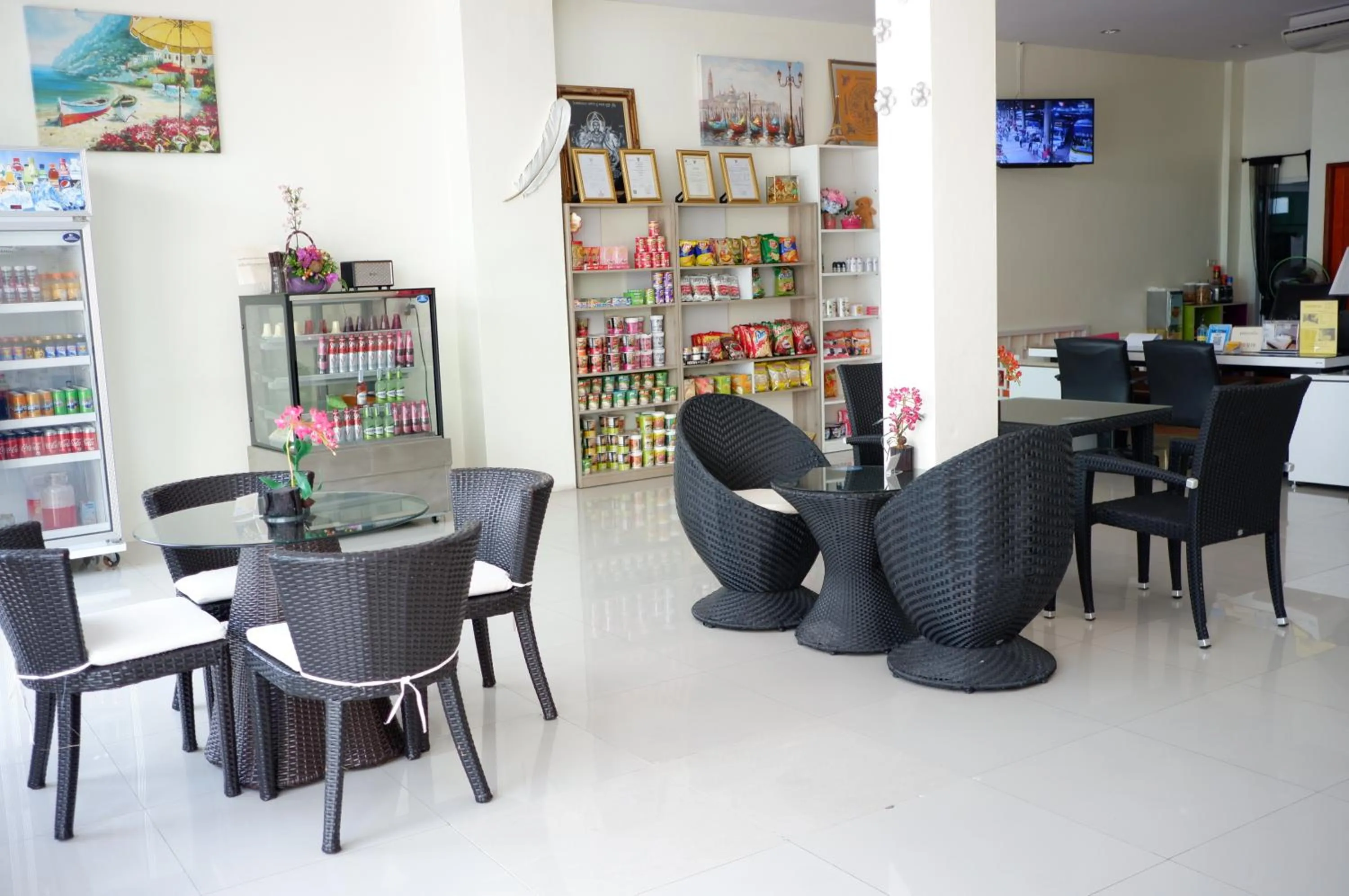 Lounge or bar in Supachai Inn