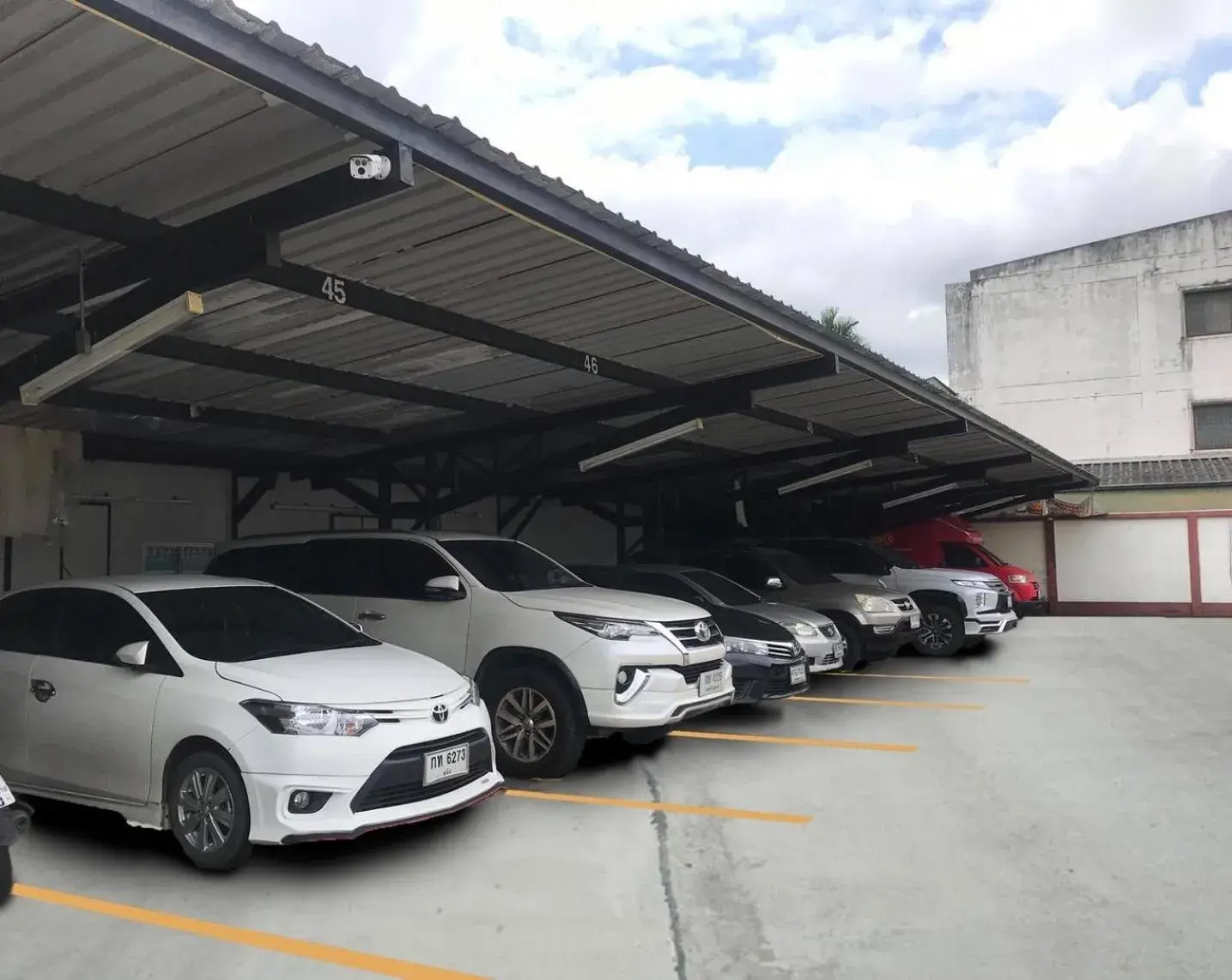 Property building in Supachai Inn Property building in Supachai Inn