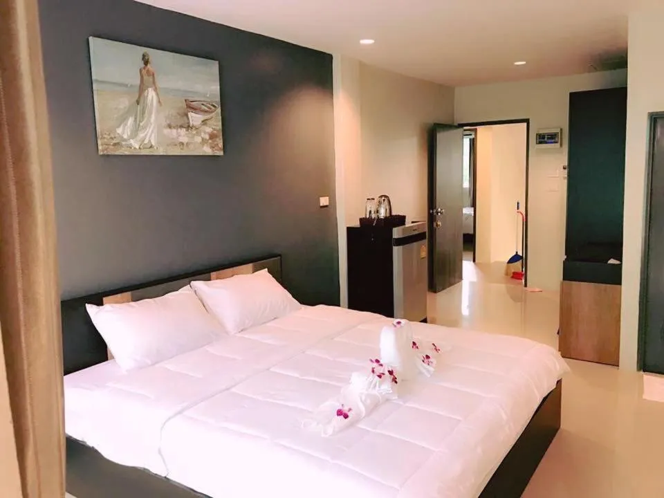 Photo of the whole room, Bed in Supachai Inn