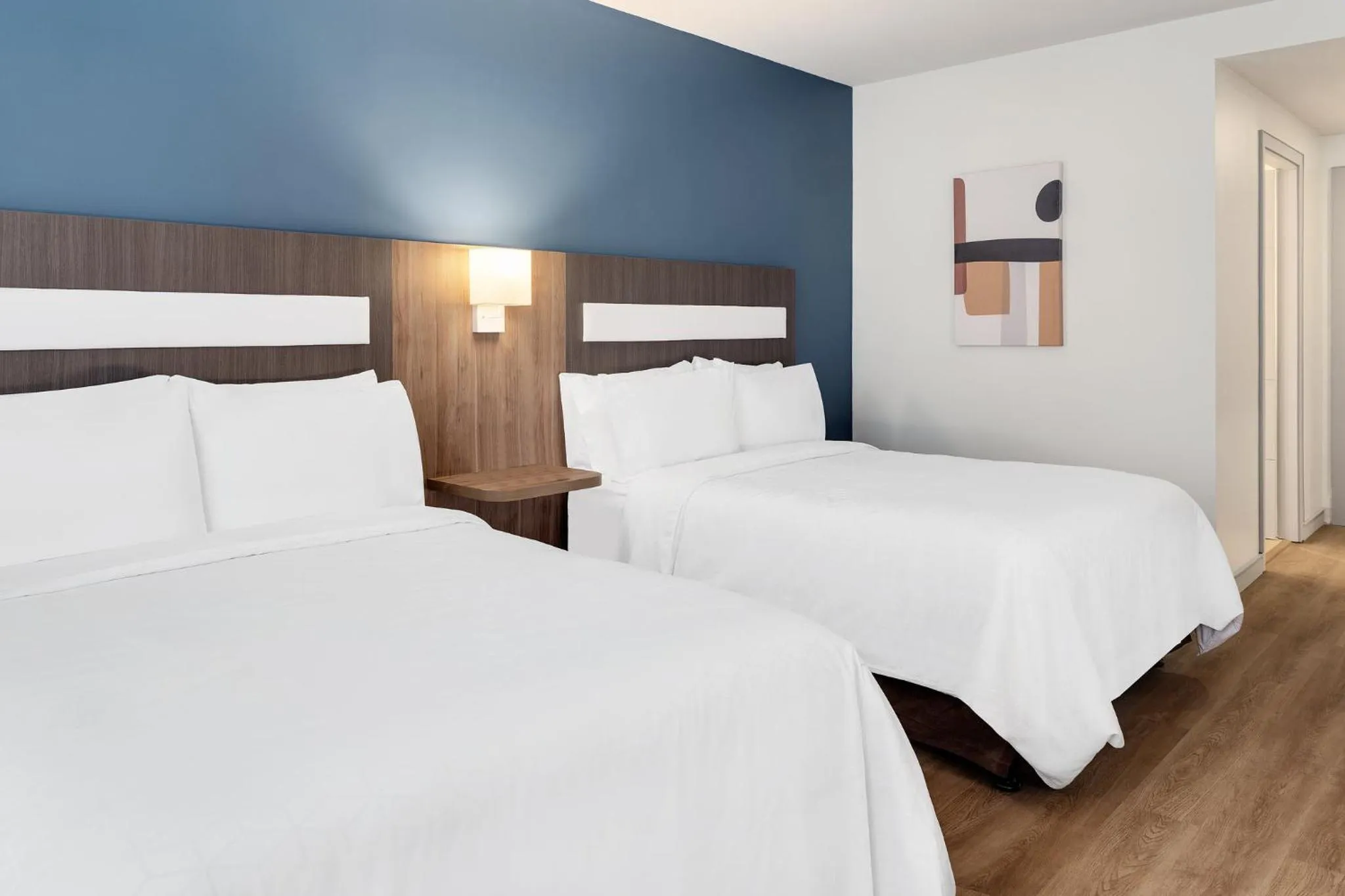 Photo of the whole room, Bed in Holiday Inn Express San Jose Forum by IHG