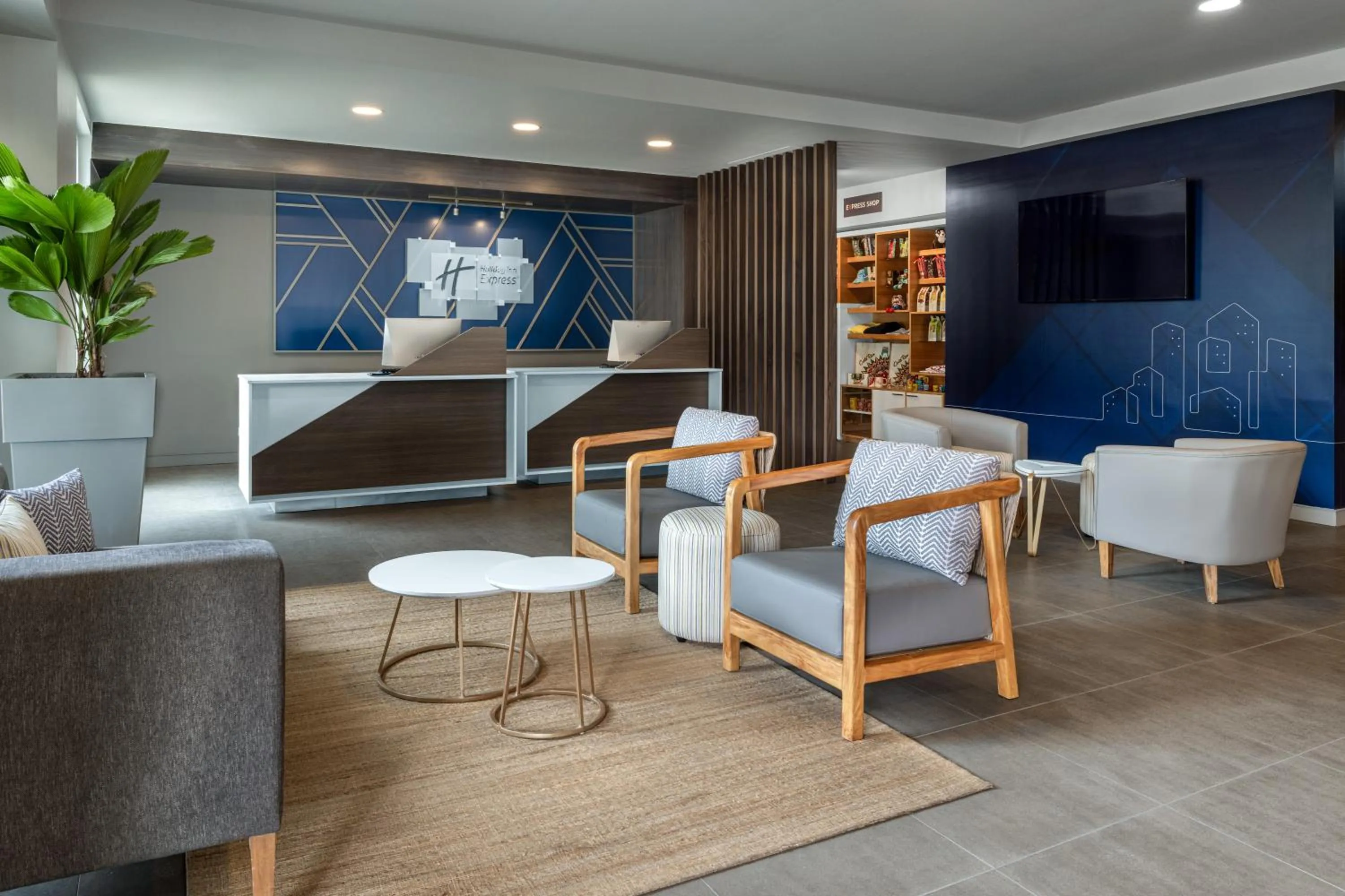 Seating area in Holiday Inn Express San Jose Forum by IHG