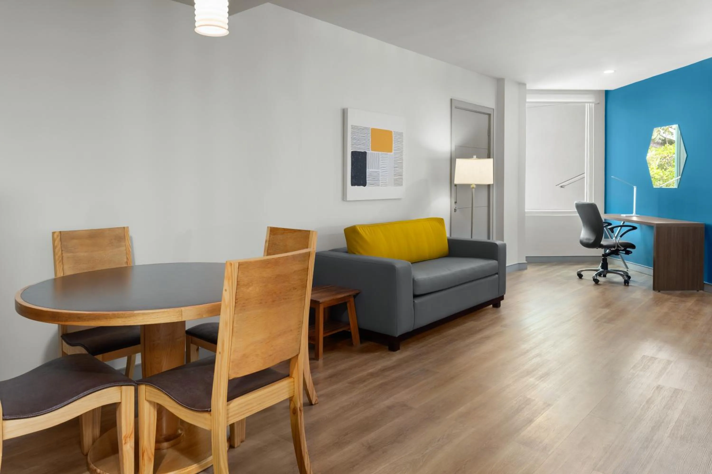 Living room in Holiday Inn Express San Jose Forum by IHG