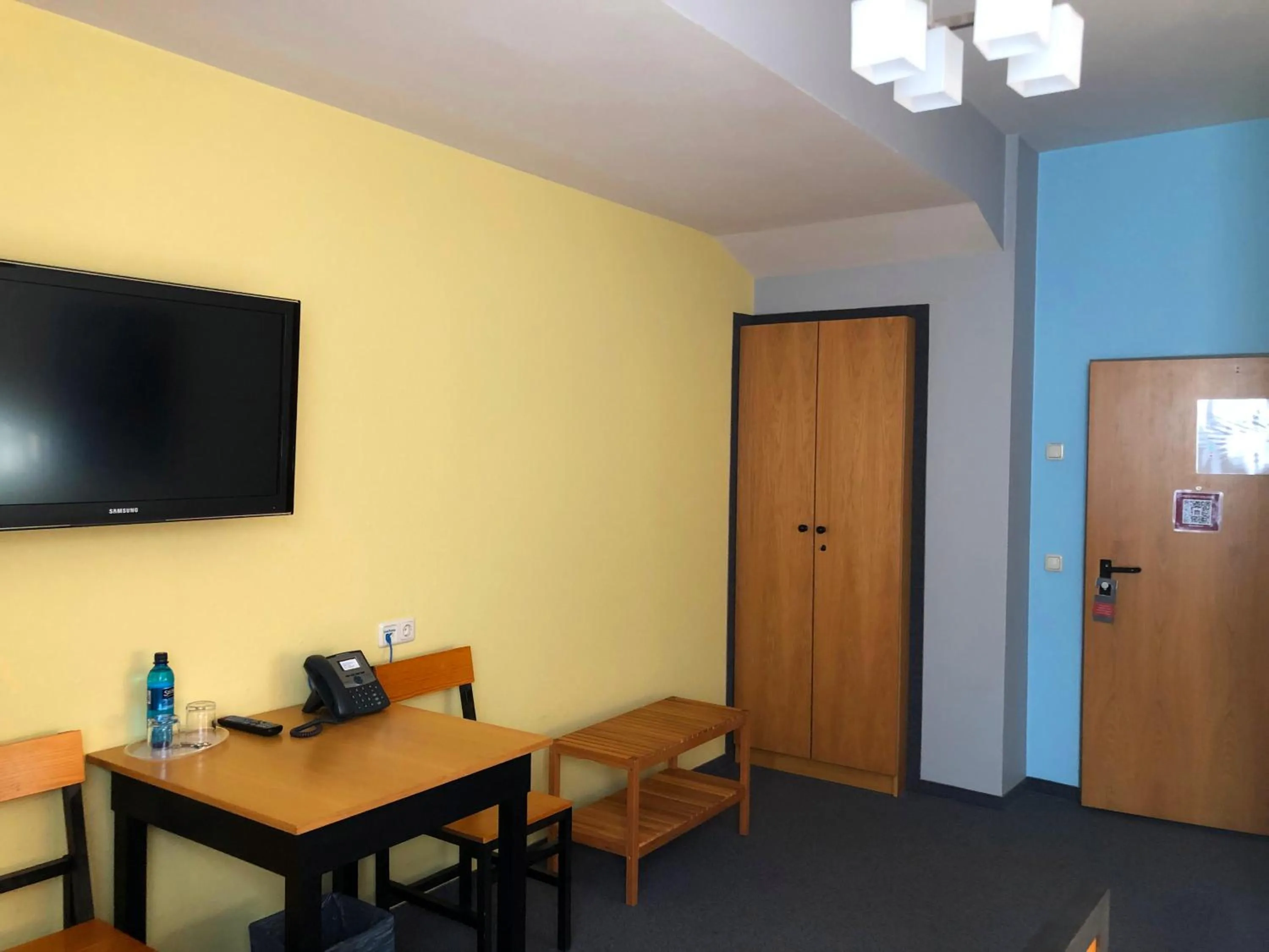 Photo of the whole room in Haus des Volkes - Das Bauhaushotel