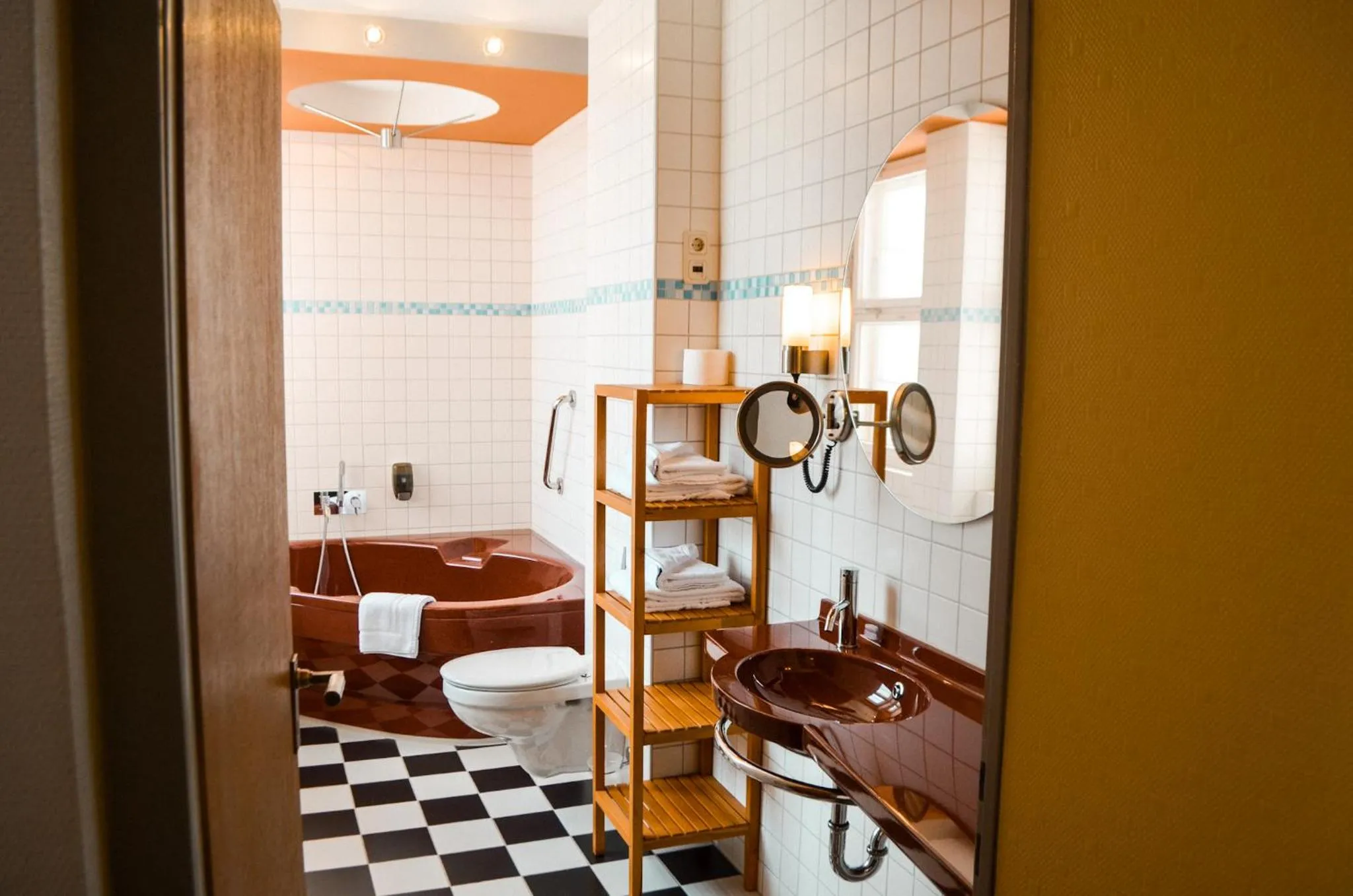 Bathroom in Haus des Volkes - Das Bauhaushotel