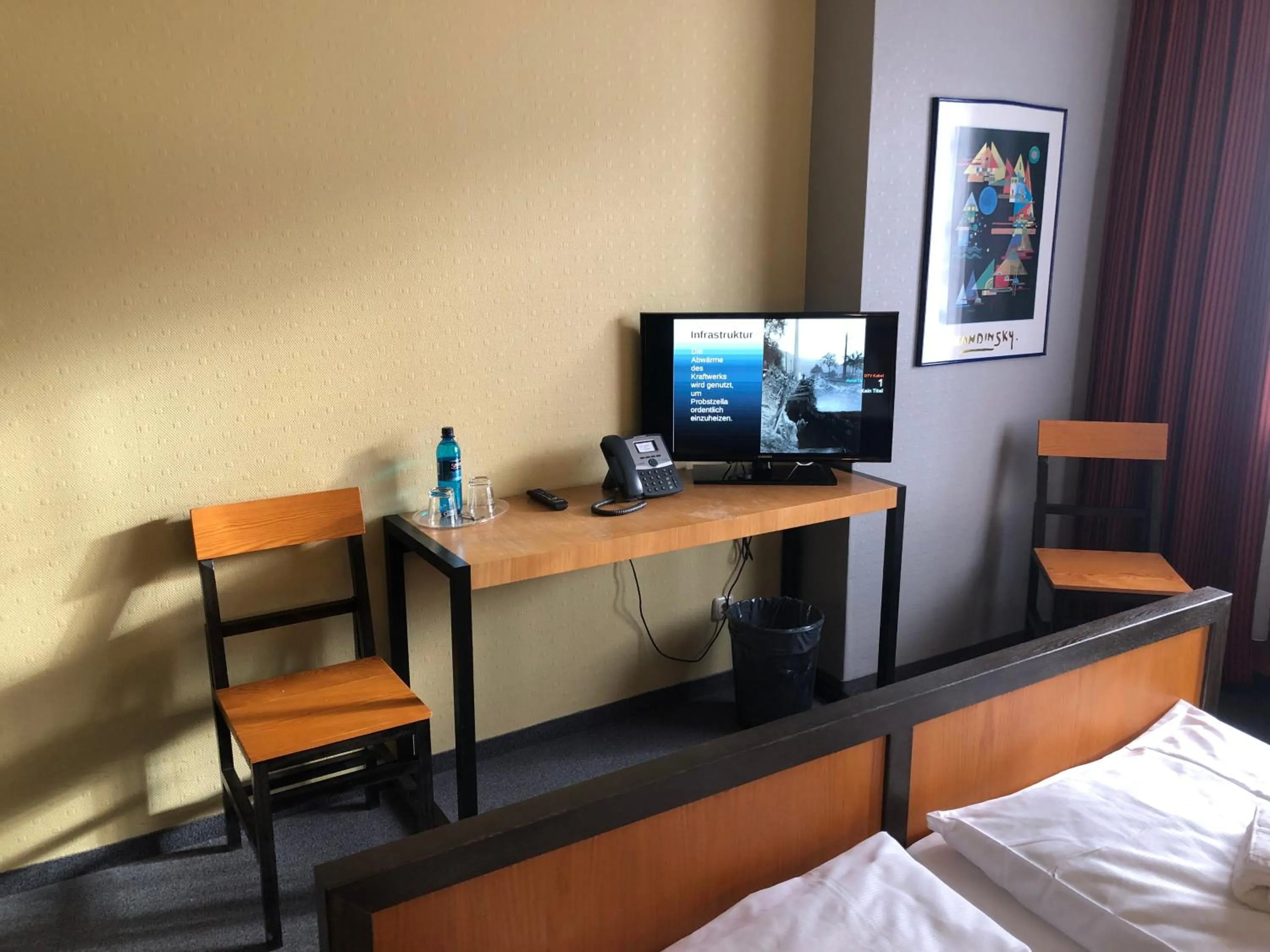 TV and multimedia, Bed in Haus des Volkes - Das Bauhaushotel