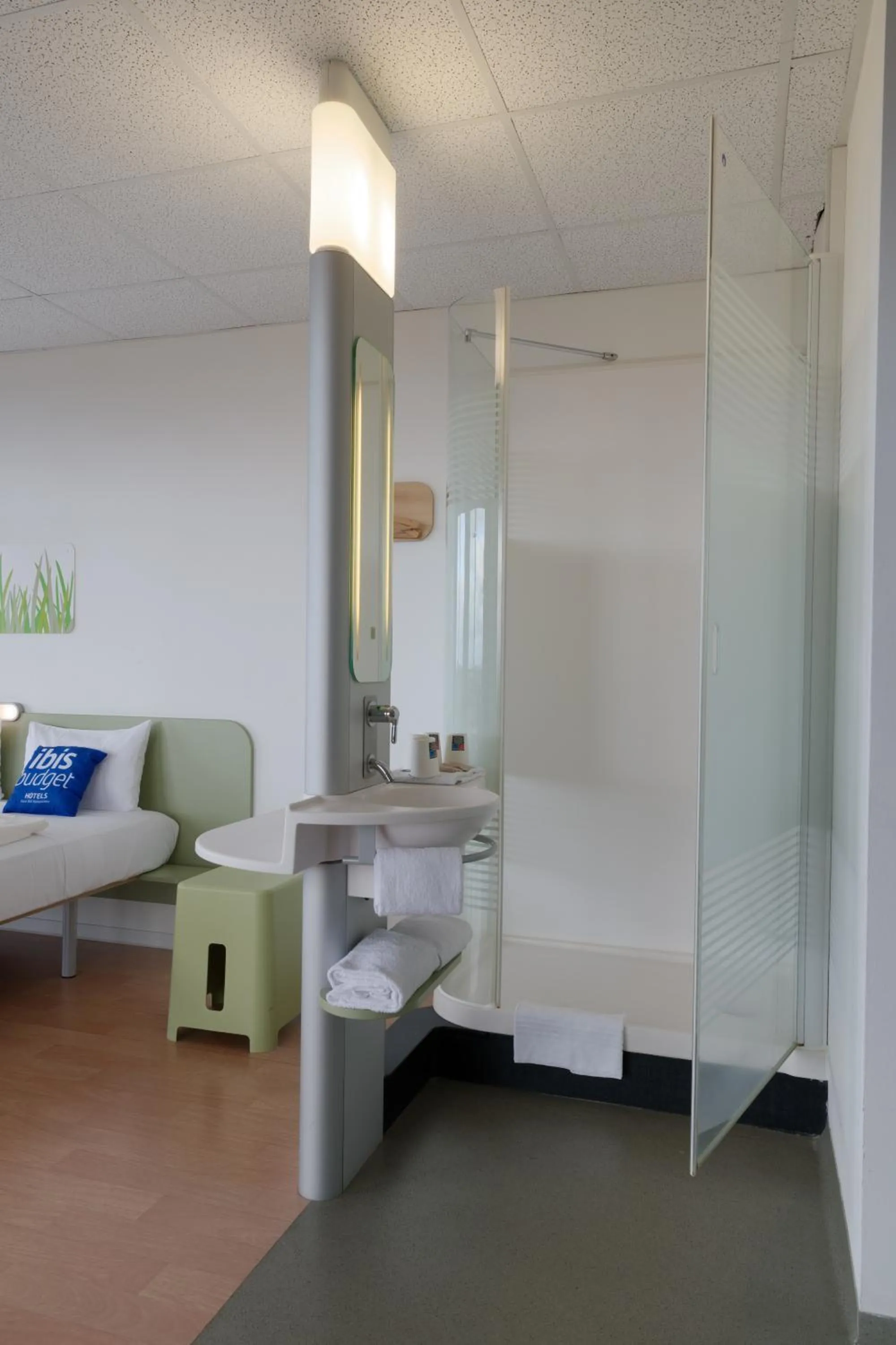 Bathroom in ibis budget Hotel BONN SÜD Königswinter