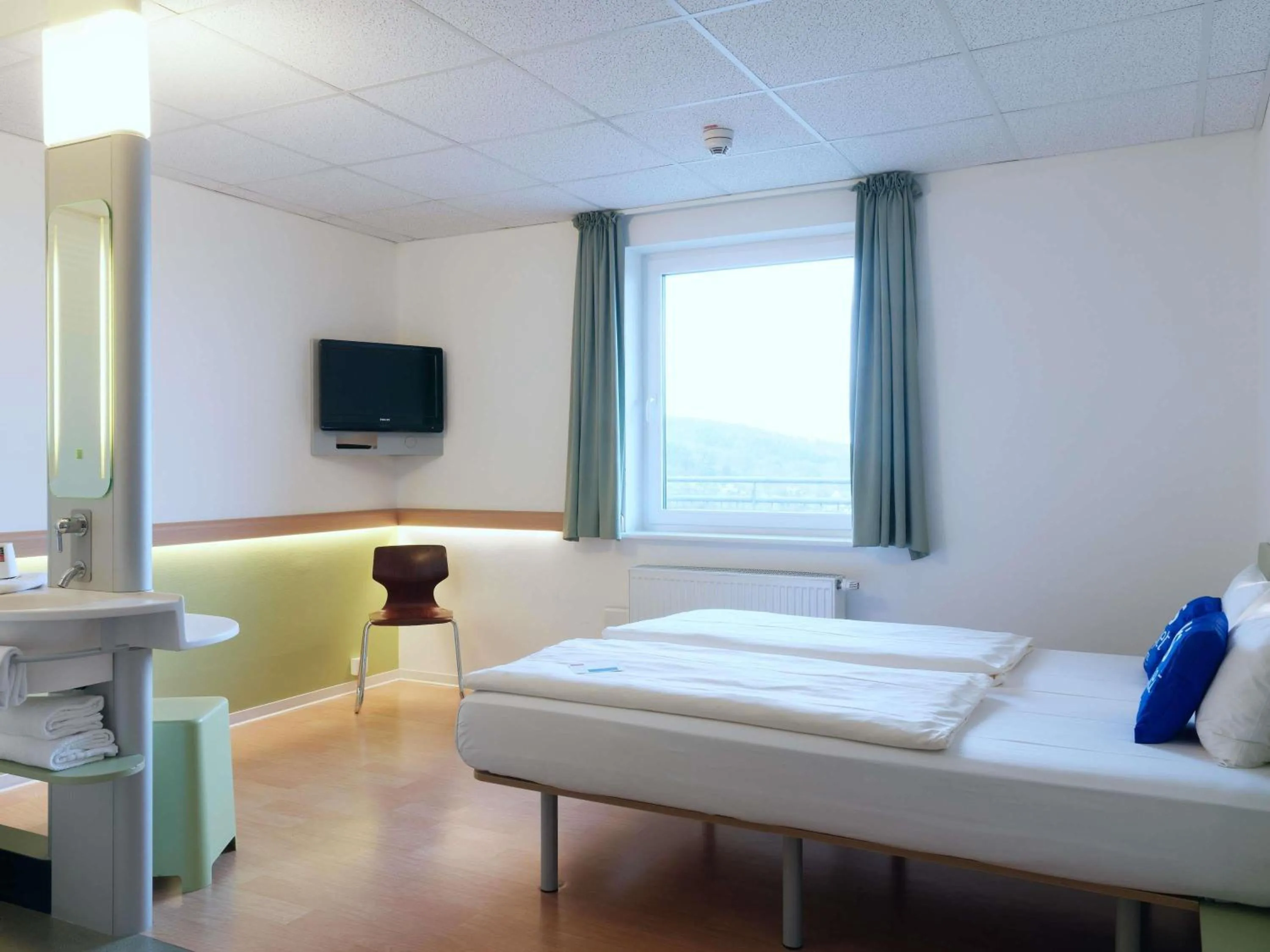 Bedroom, Bed in ibis budget Hotel BONN SÜD Königswinter