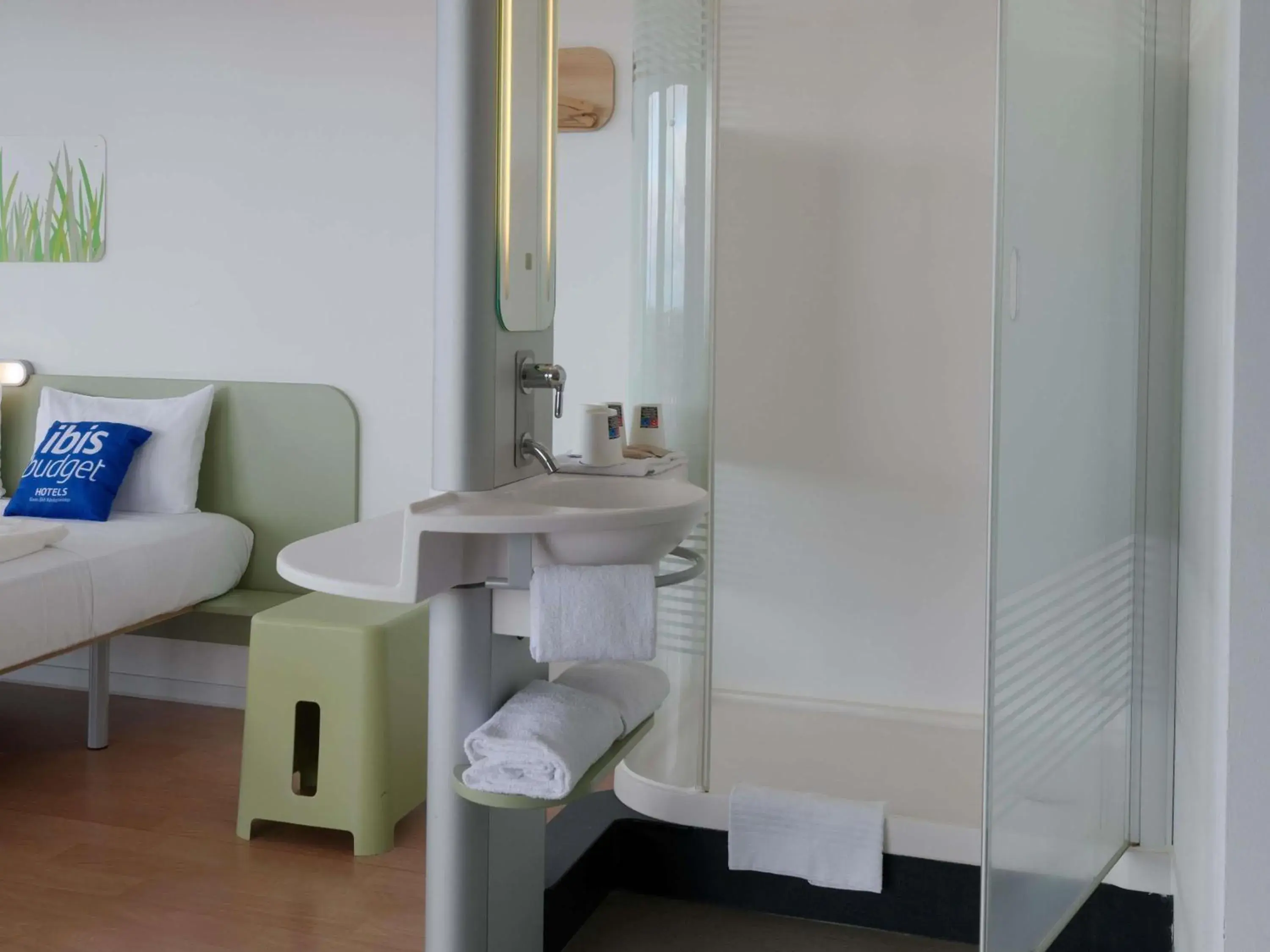 Bedroom in ibis budget Hotel BONN SÜD Königswinter Bedroom in ibis budget Hotel BONN SÜD Königswinter