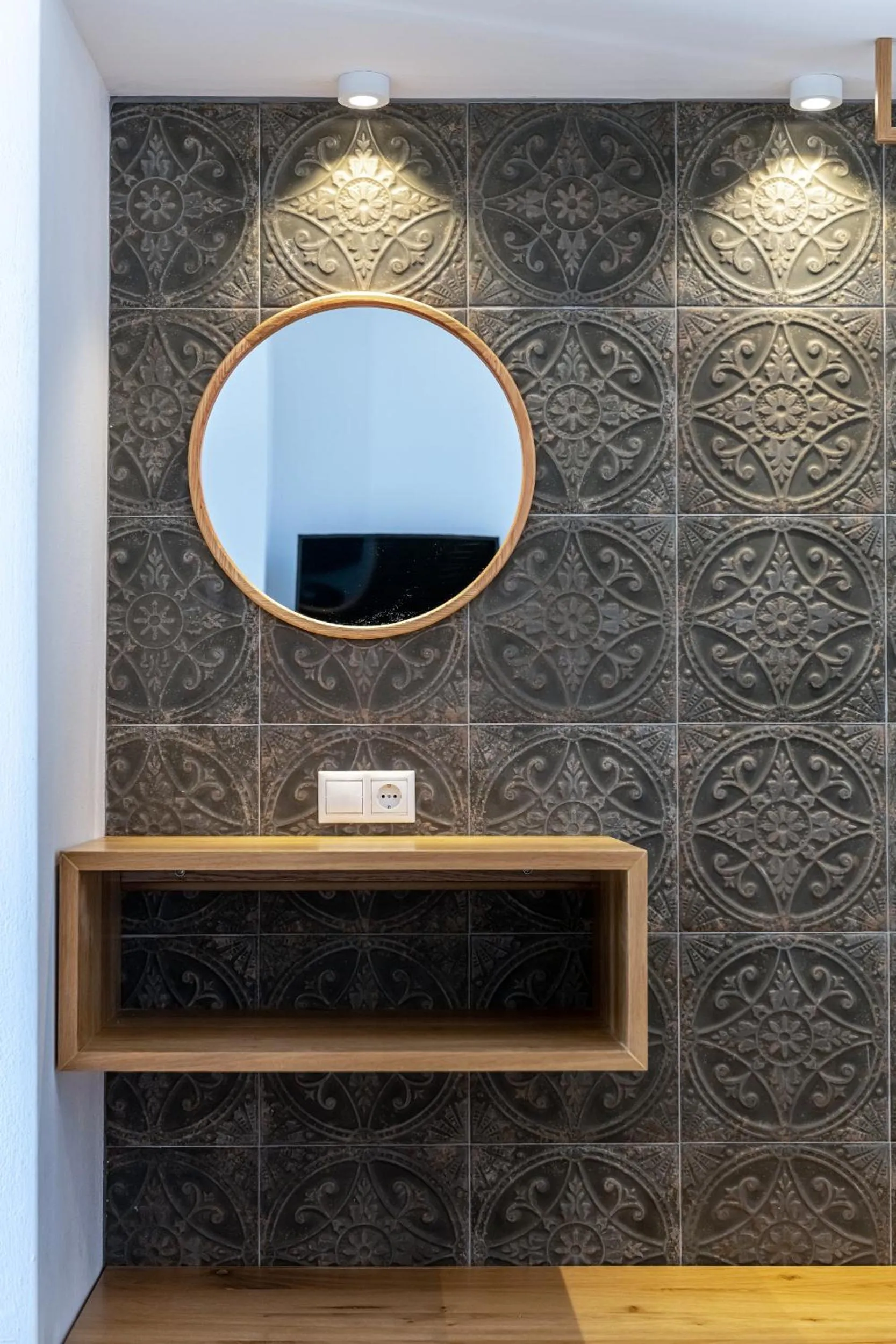 wardrobe in Remezzo Bayfront Suites