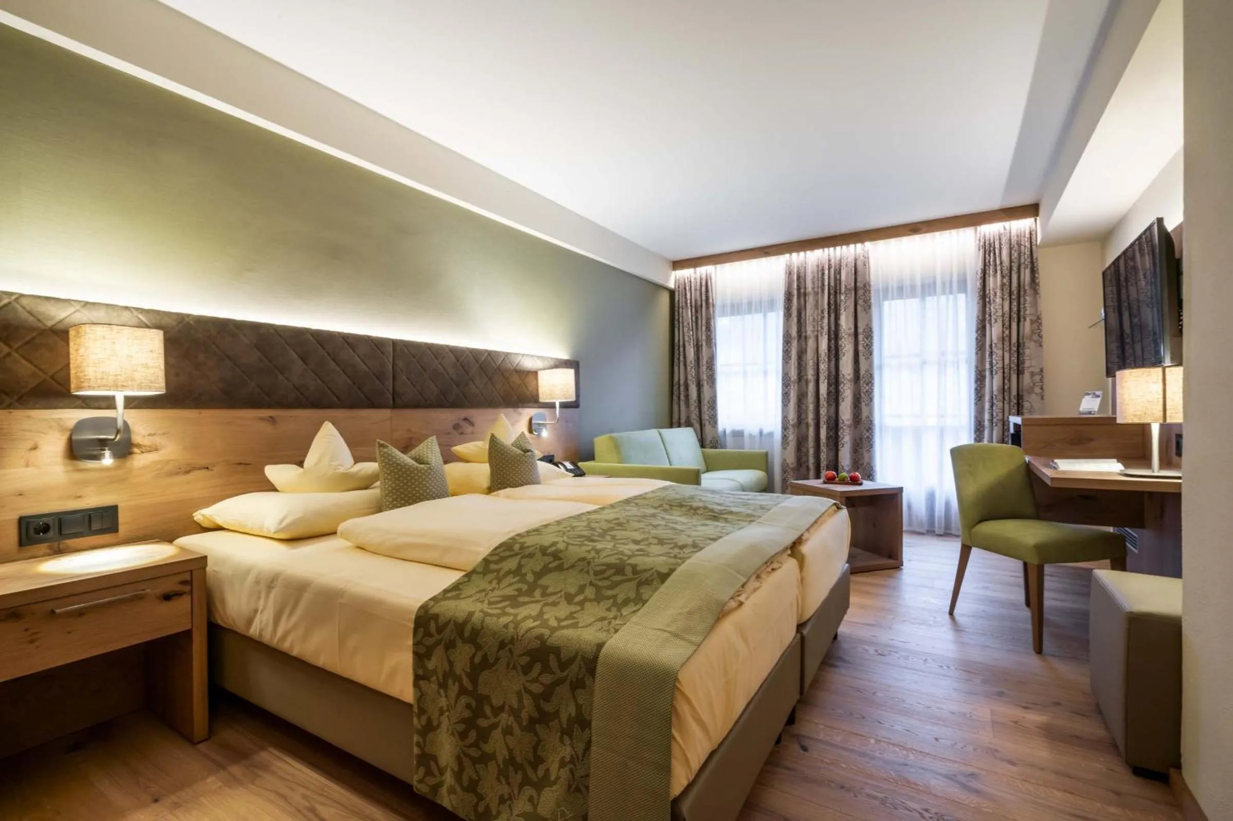 Photo of the whole room, Bed in derNeuwirt