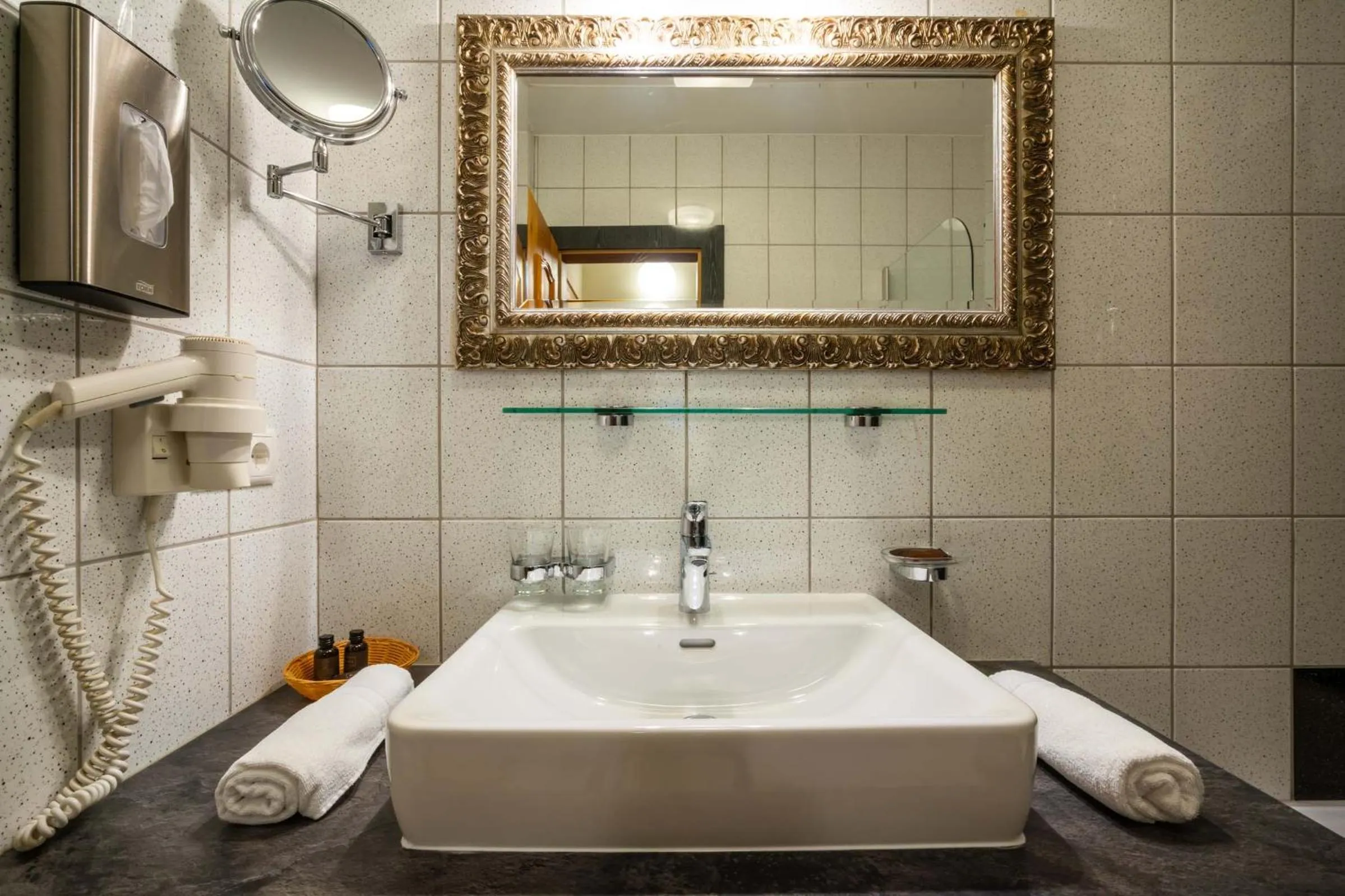 Photo of the whole room in derNeuwirt