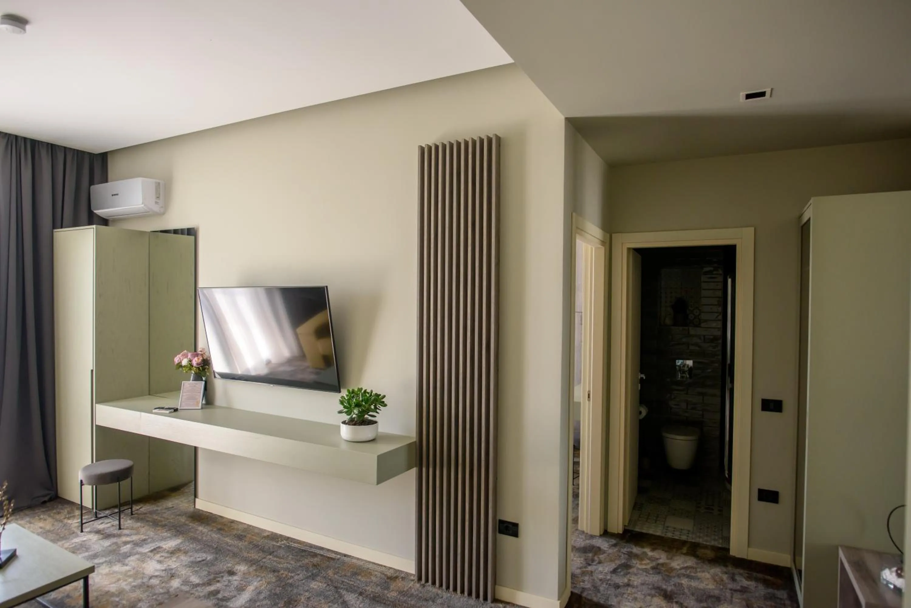TV and multimedia in Oreo Apart Hotel