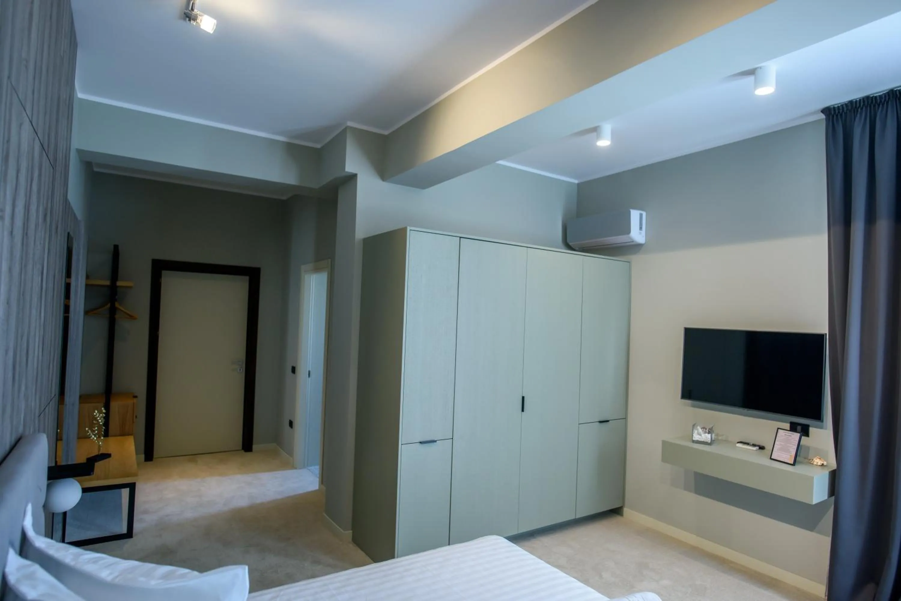 Kitchen or kitchenette, Bed in Oreo Apart Hotel