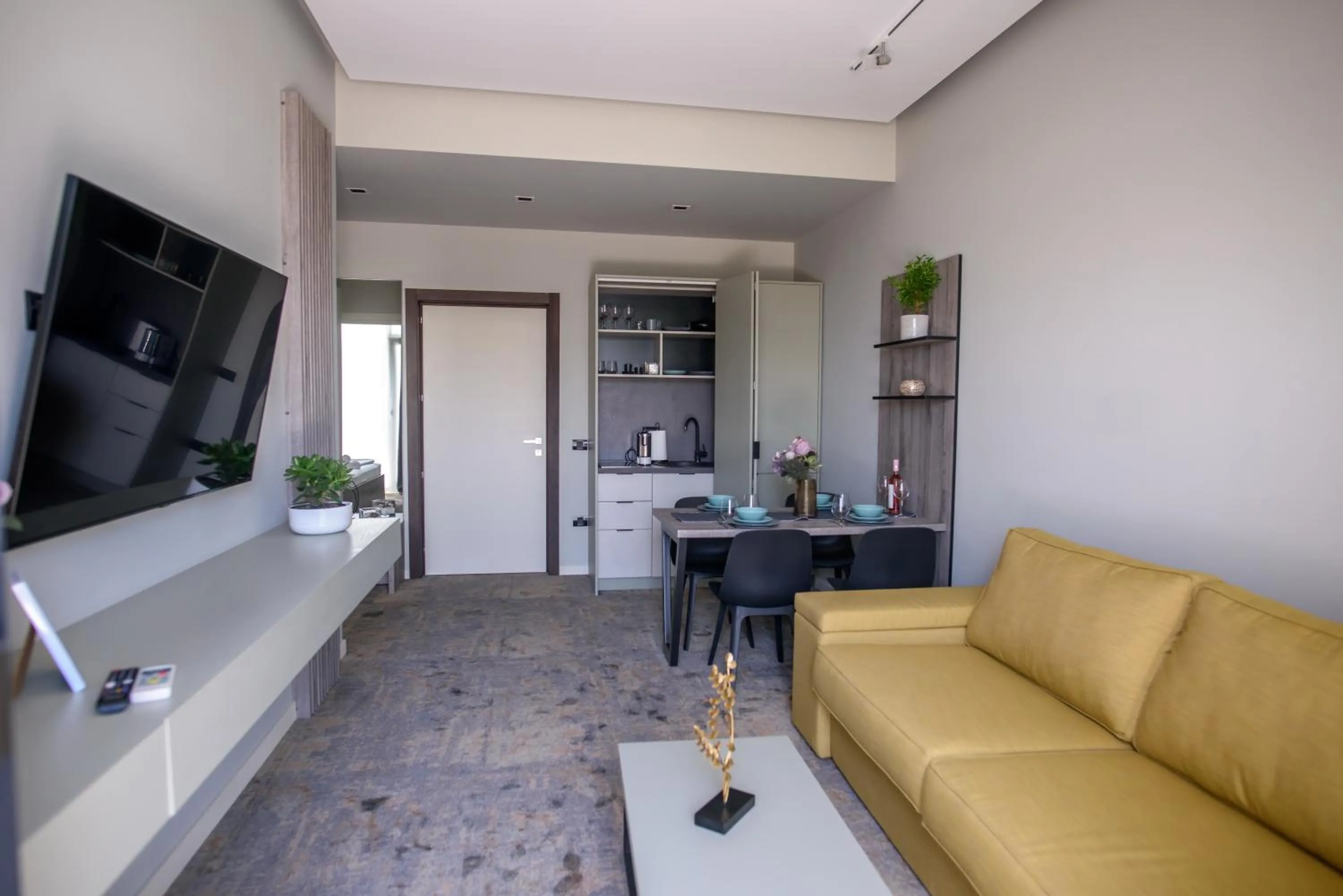 TV and multimedia in Oreo Apart Hotel