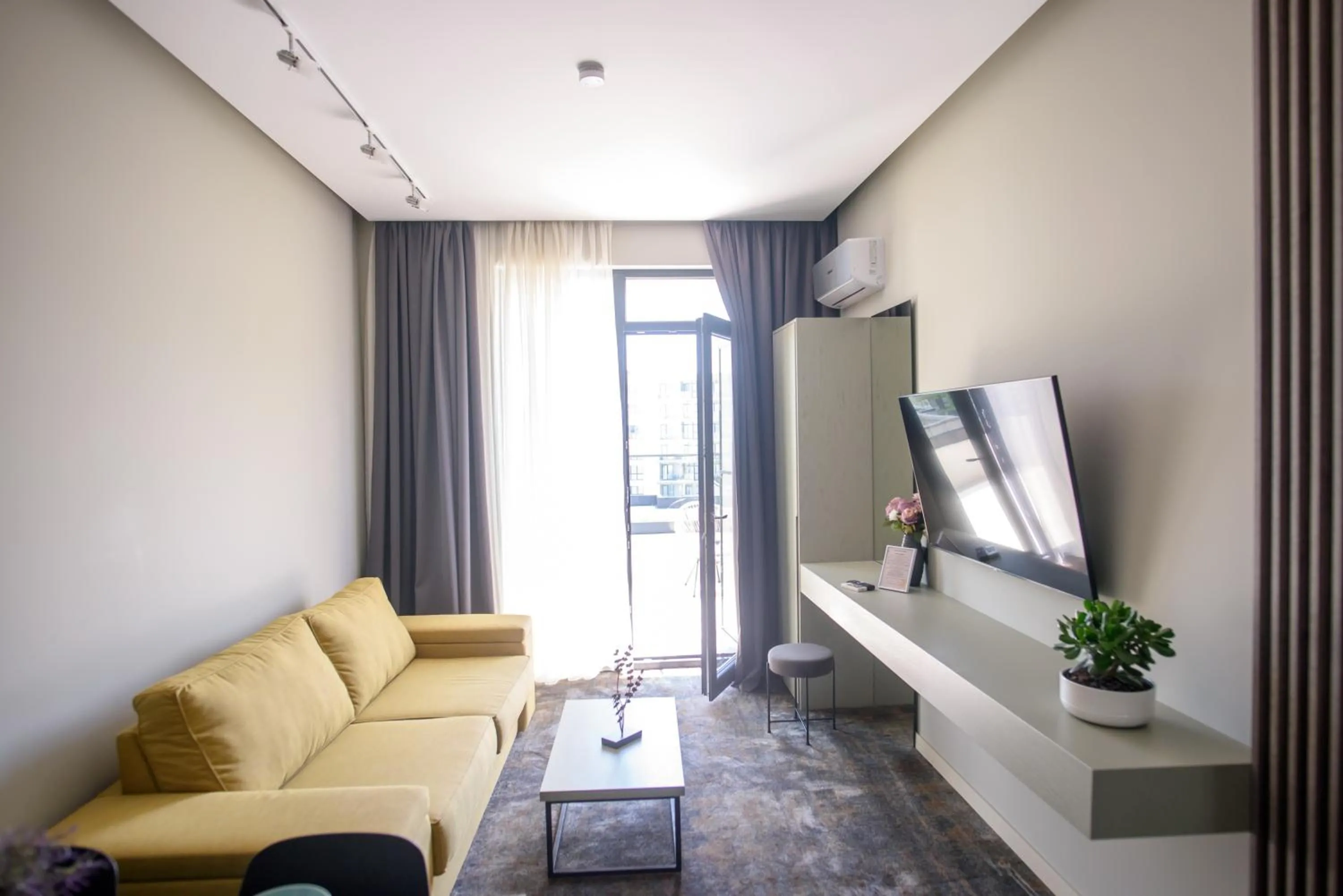TV and multimedia in Oreo Apart Hotel