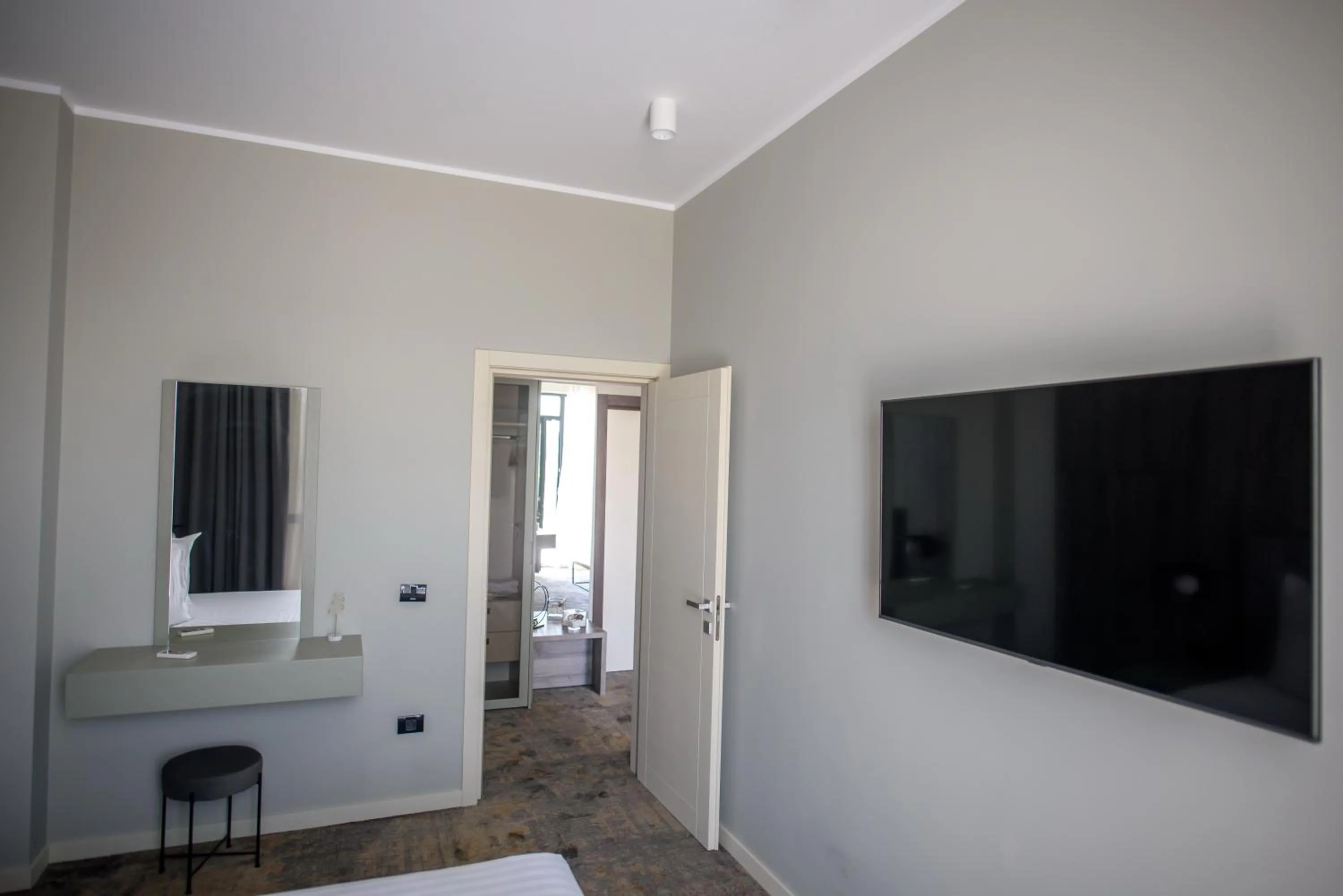 TV and multimedia in Oreo Apart Hotel